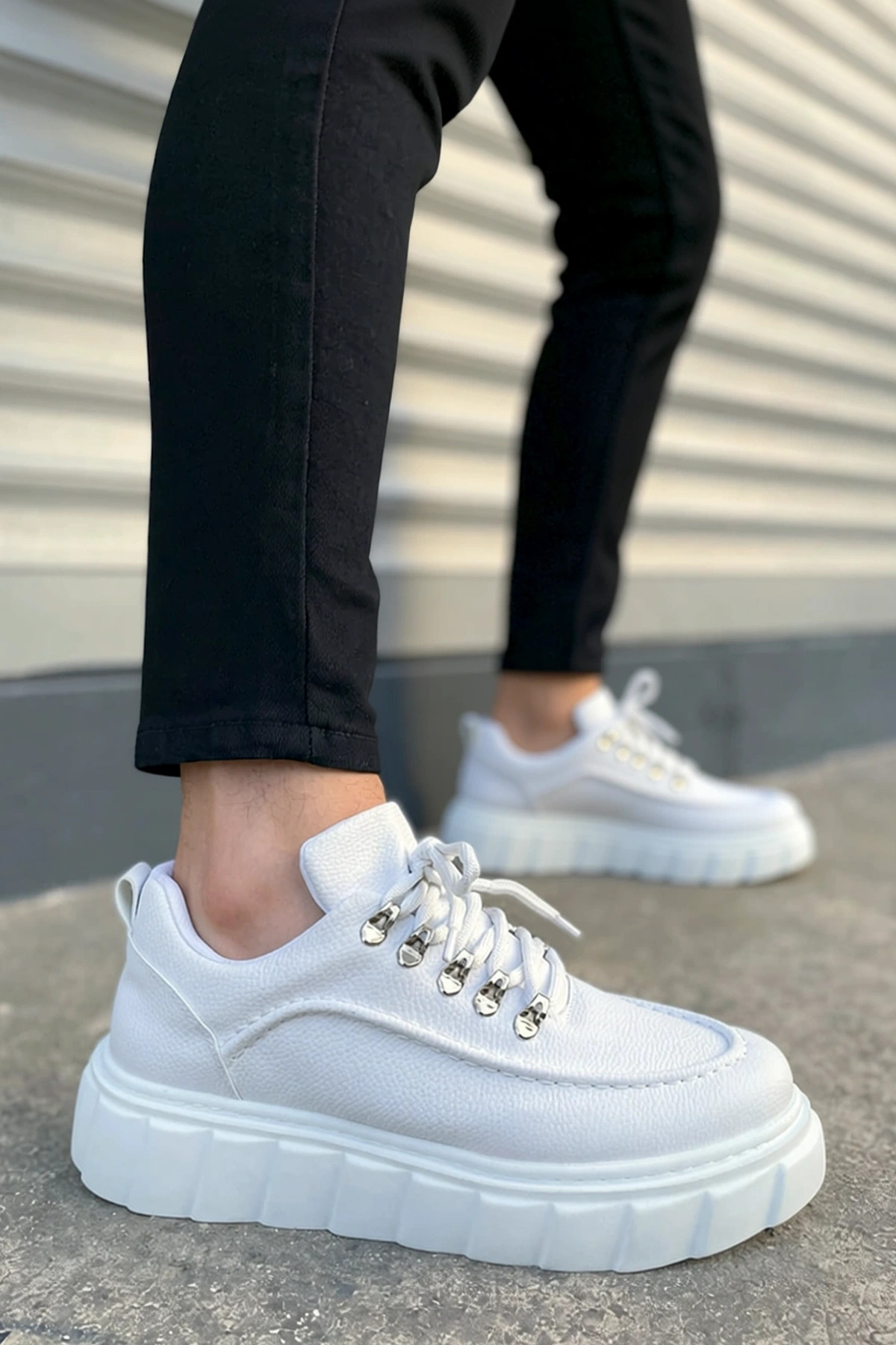 Erkek Bağcıklı Rugan Sneaker Yuvarlak Burunlu Standart Kalıp Fonksiyonel Dayanıklı Estetik