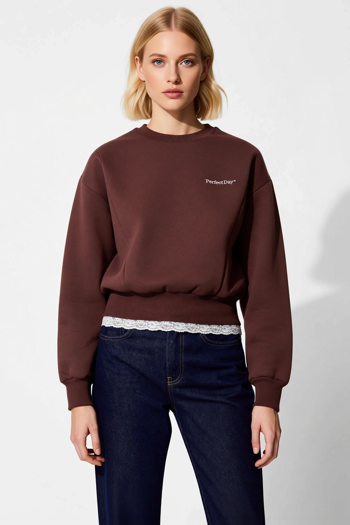Kadın Bisiklet Yaka Standart Kol Regular Kalıp Slogan Nakışlı Sweatshirt Fonksiyonel Rahat