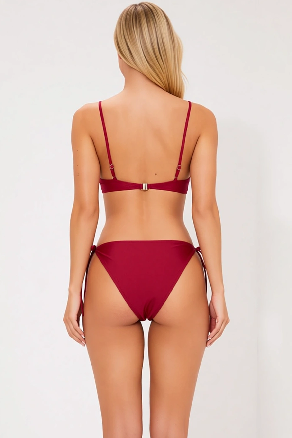 Kadın Bikini Takımı Bralette Üst Kapsız Askılı Aksesuarlı Yan Bağlamalı Slip Alt Klora Suya