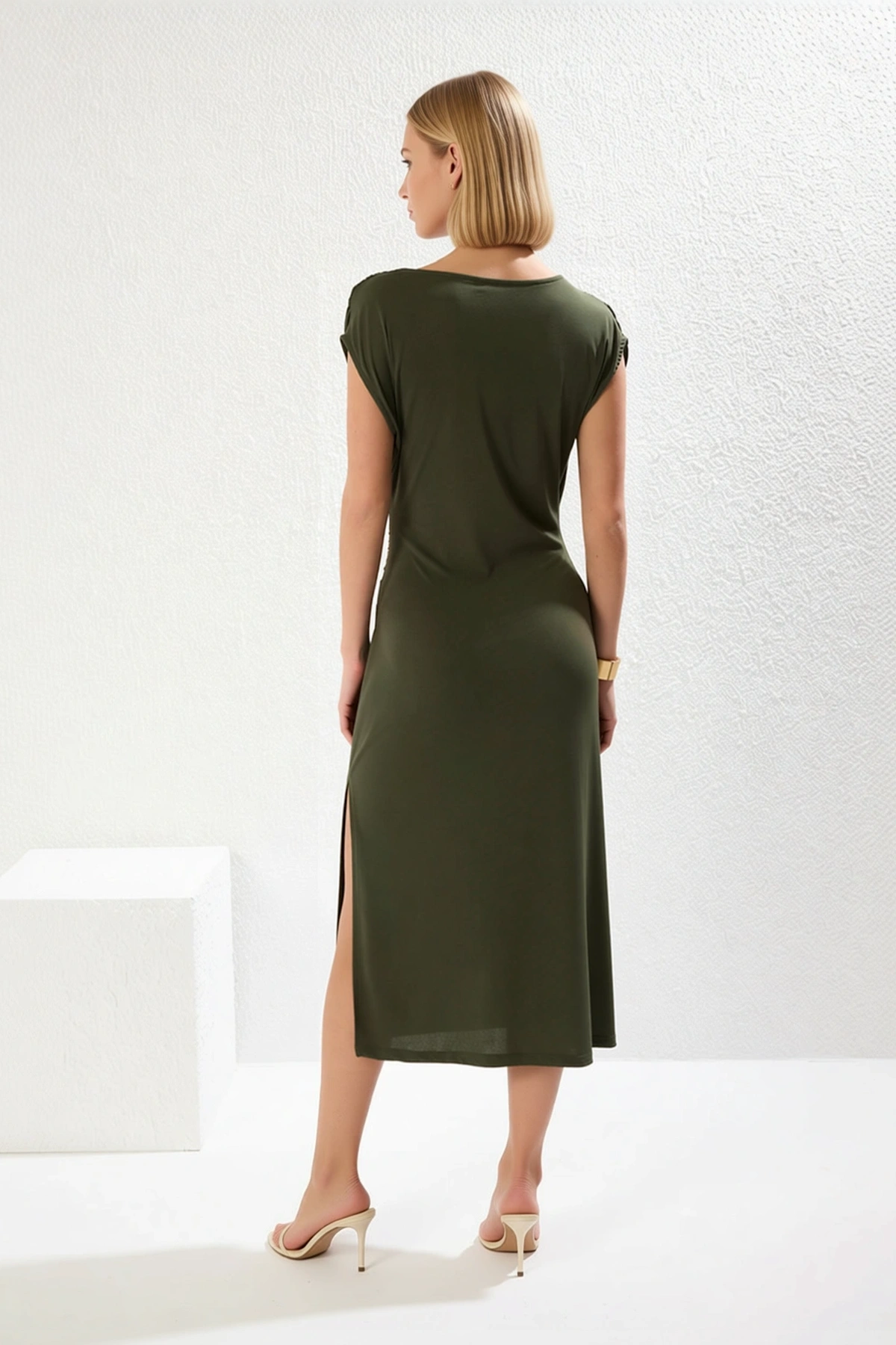 Kadın Kruvaze Yaka Kolsuz Midi Bodycon Örme Elbise Büzgü Detaylı Rahat Kesim Günlük Modern Şık Zarif