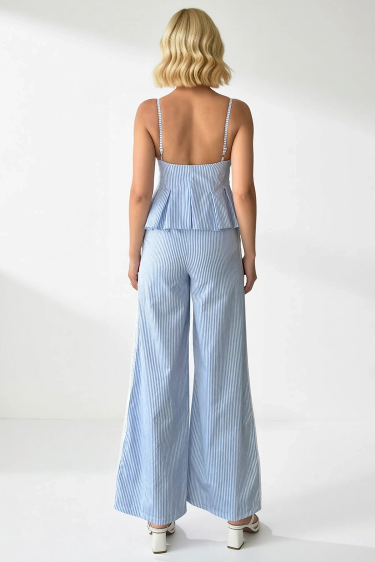 Kadın Alt Üst Çizgili Askılı Peplum Bluz Ve Geniş Paça Pantolon Takımı Günlük Şıklık Ve Konfor Şık