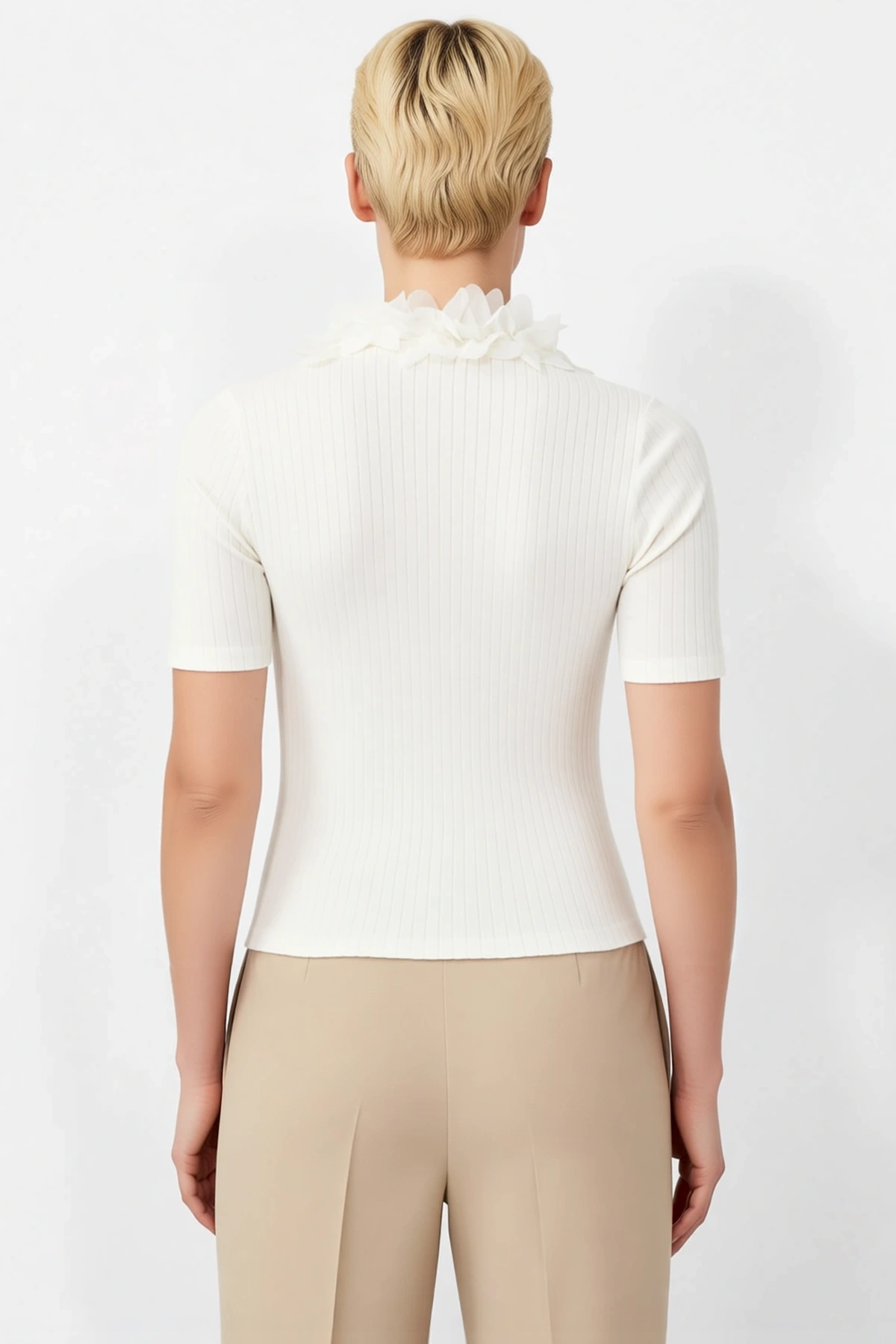Kadın Bluz Triko V Yaka Tül Çiçek Detaylı Kısa Kol Fitted Kalıp Crop Boy Fitilli Dokuma Şık