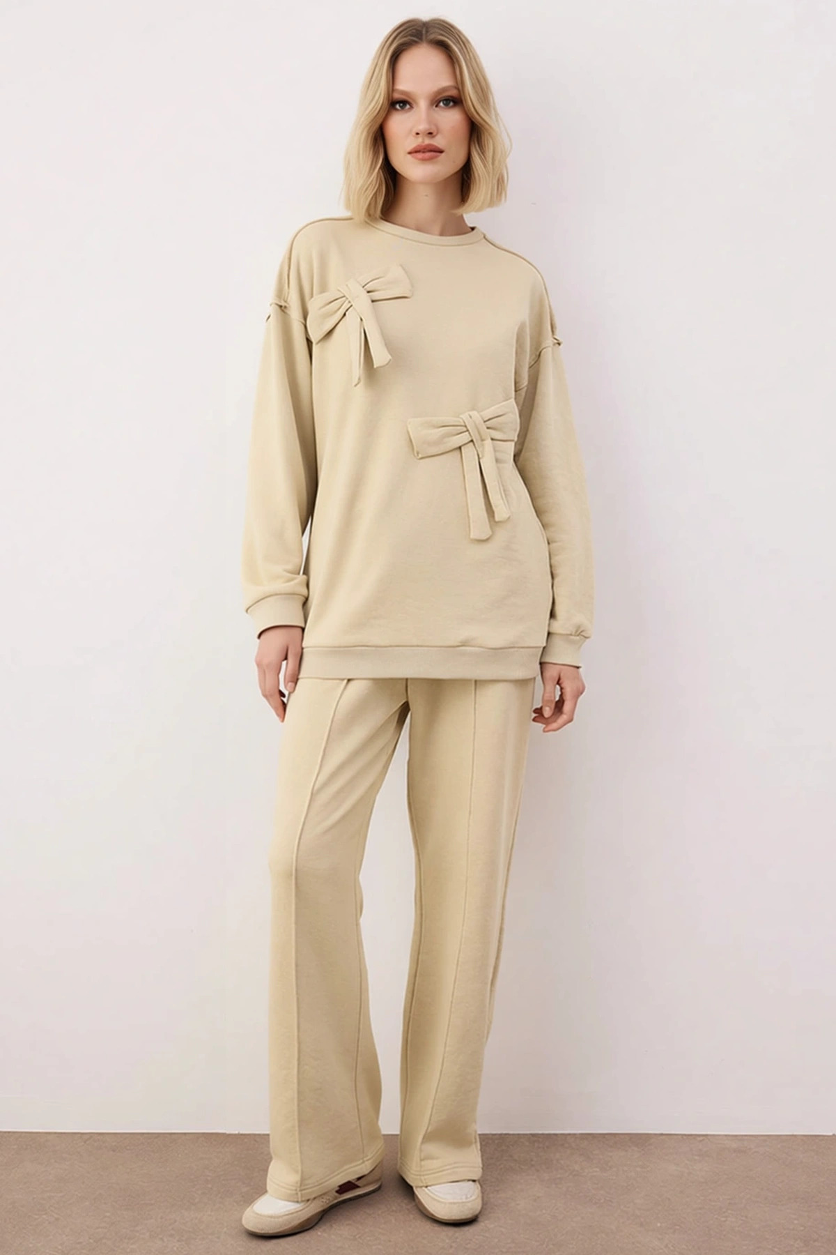 Kadın Alt Üst Oversize Fit Bisiklet Yaka Fiyonk Üç İplik Penye Tunik Geniş Paça Pantolon Takımı
