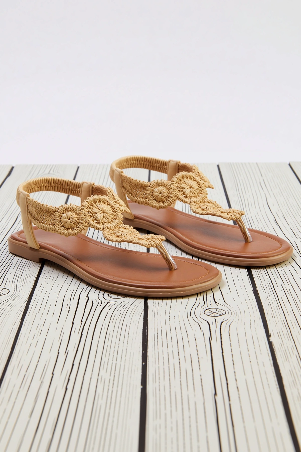 Kadın Hasır T-Strap Düz Tabanlı Yazlık Sandalet Bilekten Bağlamalı Rahat Kesim Günlük Modern Şık