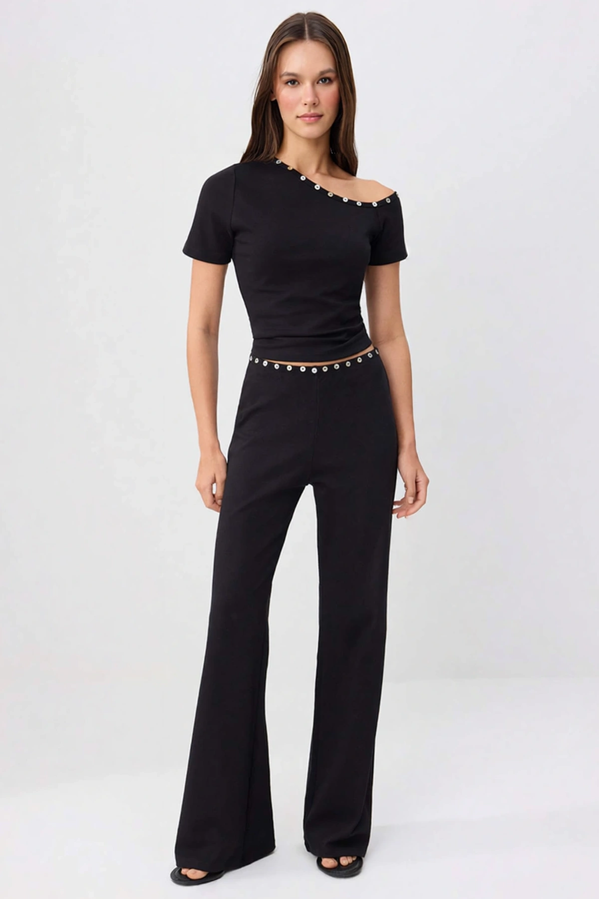 Kadın Kısa Kollu Crop Top Sedef Düğmeli Asimetrik Yaka Ribana Örme Vücuda Oturan Kesim XS Günlük