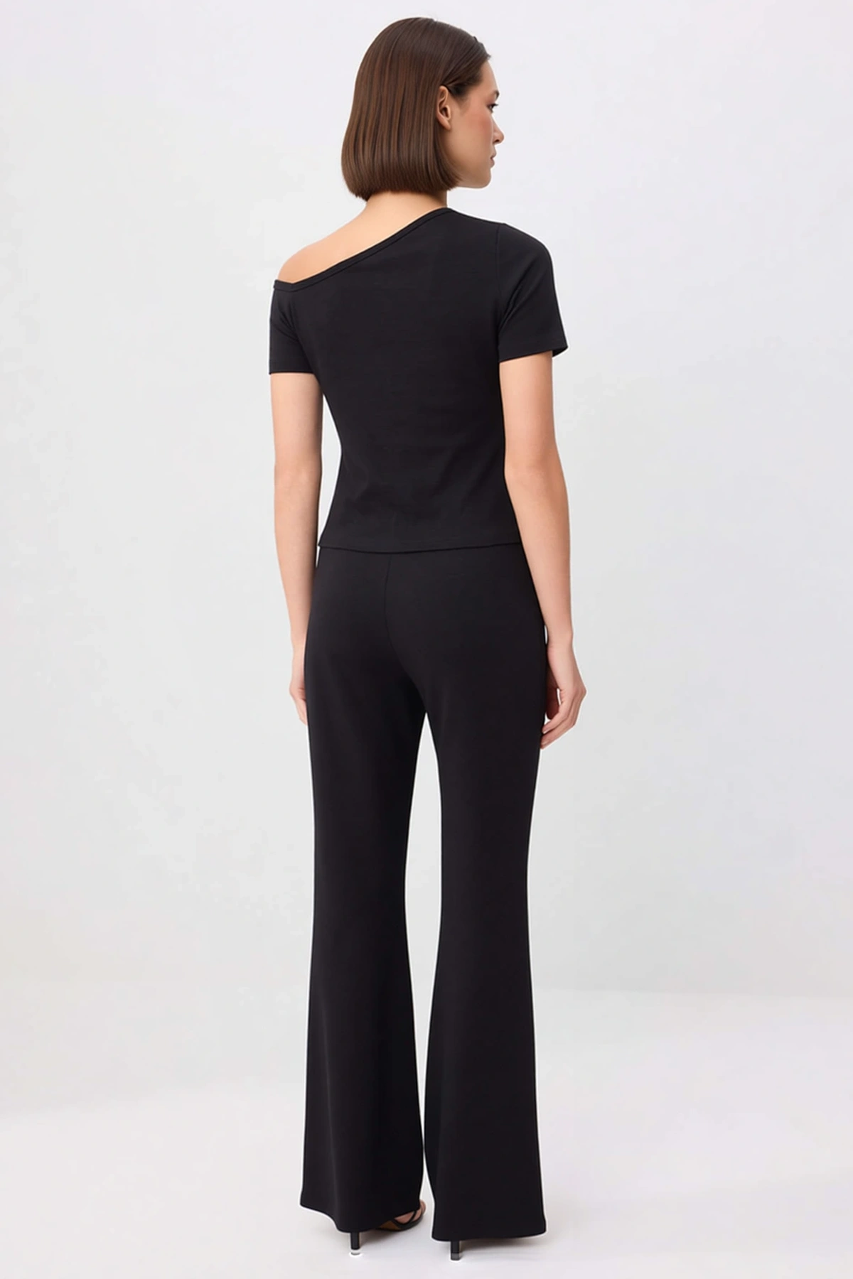 Kadın Kısa Kollu Crop Top Sedef Düğmeli Asimetrik Yaka Ribana Örme Vücuda Oturan Kesim XS Günlük