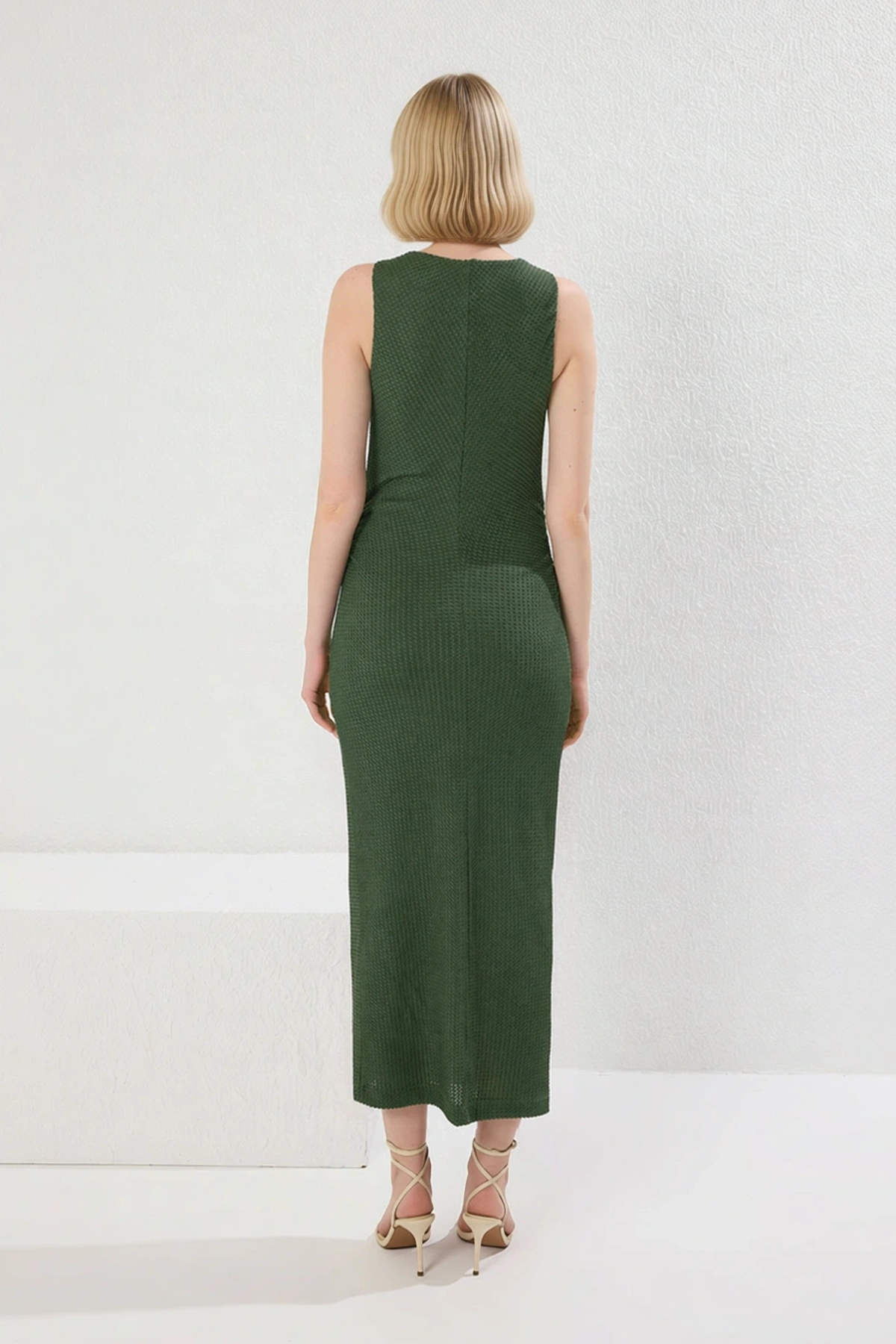 Kadın Kolsuz Bisiklet Yaka Midi Bodycon Gofre Dokulu Astarlı Örme Elbise Rahat Günlük Modern Şık