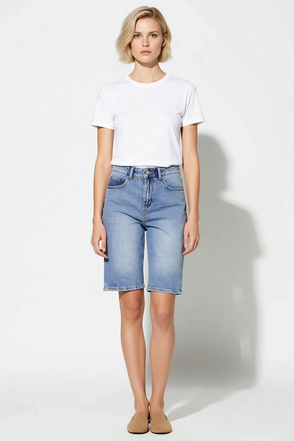 Kadın Yüksek Bel Denim Bermuda Düz Desen Boru Paça Diz Üstü Kısa Boy Rigid Dokuma Şık