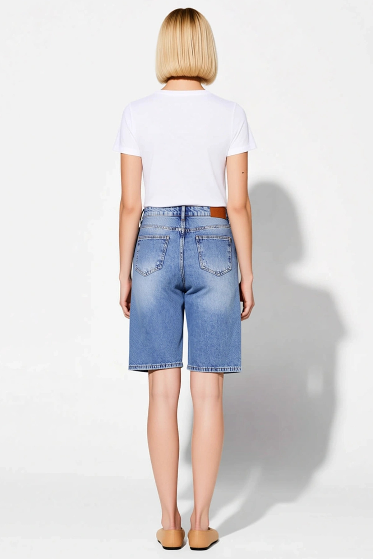 Kadın Yüksek Bel Denim Bermuda Düz Desen Boru Paça Diz Üstü Kısa Boy Rigid Dokuma Şık