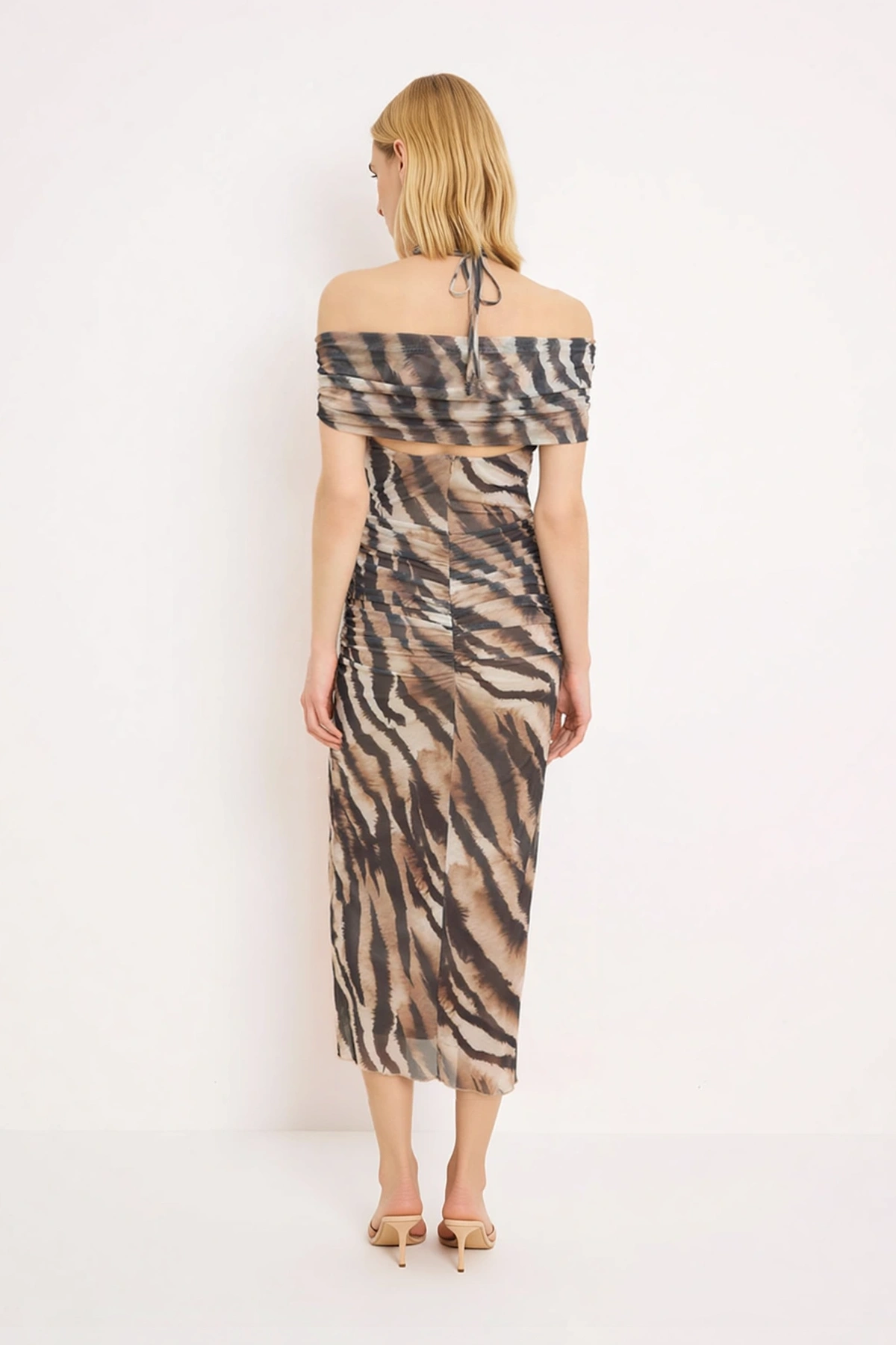 Kadın Zebra Desenli Carmen Yaka Kolsuz Bodycon Midi Elbise Tül Astarlı Party Günlük Rahat Modern
