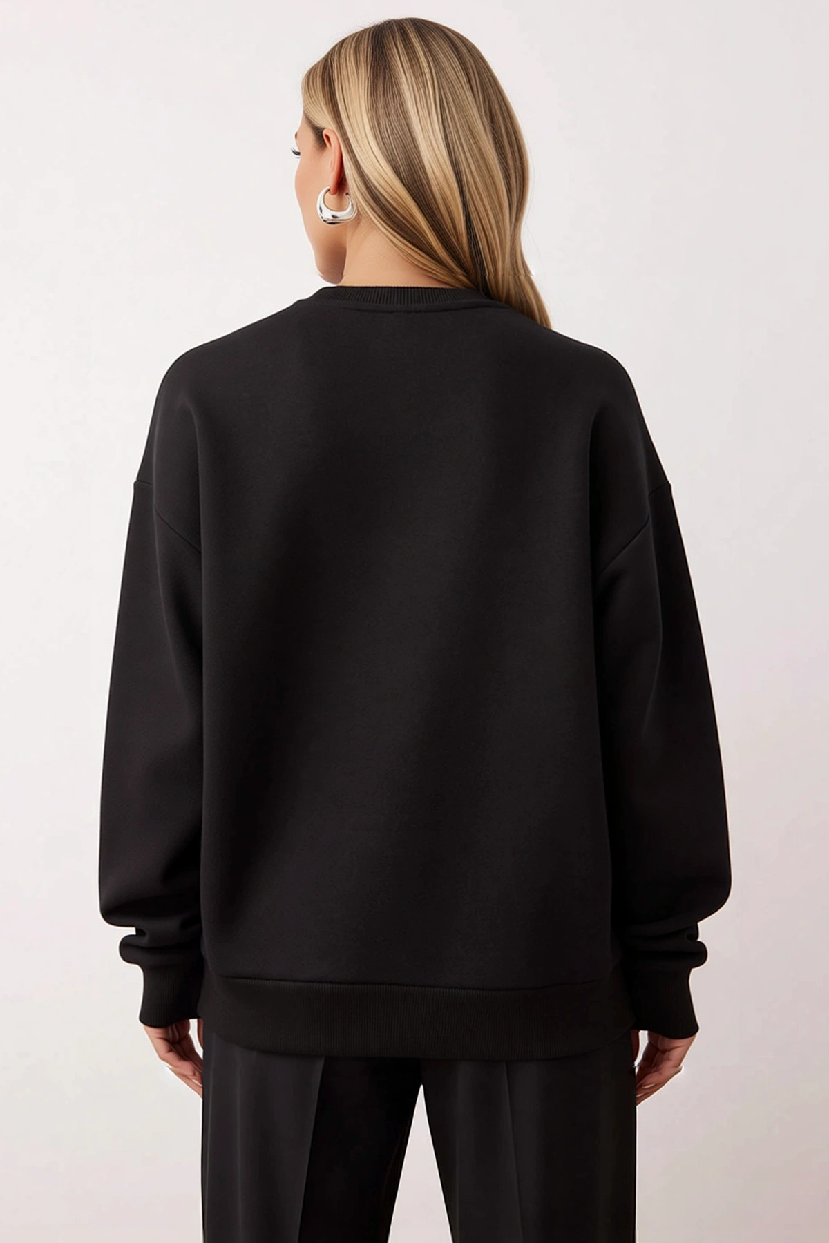 Kadın Bisiklet Yaka Standart Kol Geniş Kalıp Taş Detaylı Sweatshirt Fonksiyonel Dayanıklı Şık