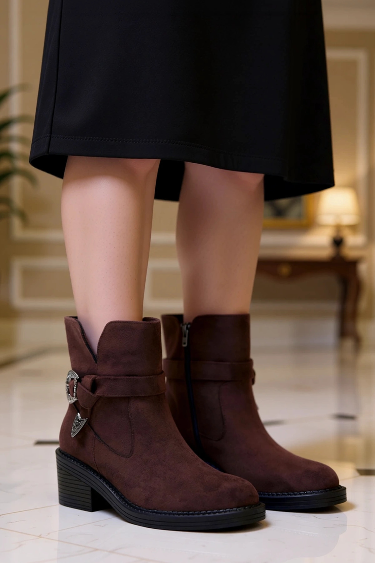 Alternative view of Kadın Süet Blok Topuklu Metal Toka Detaylı Bot Fonksiyonel Dayanıklı Kaliteli Konforlu Şık