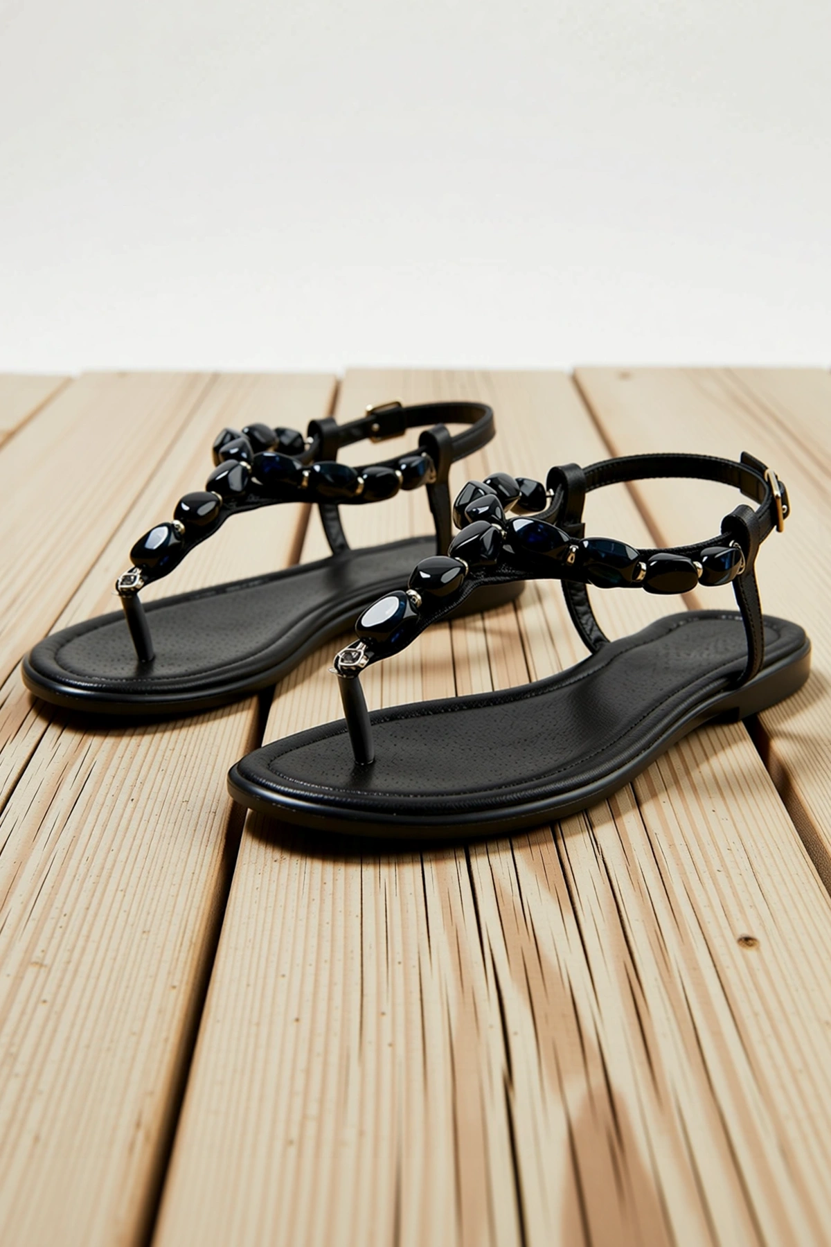Kadın T-Strap Sandalet Bilekten Bağlamalı Taş Detaylı Düz Topuklu Yaz Ayakkabısı Günlük Rahat Modern