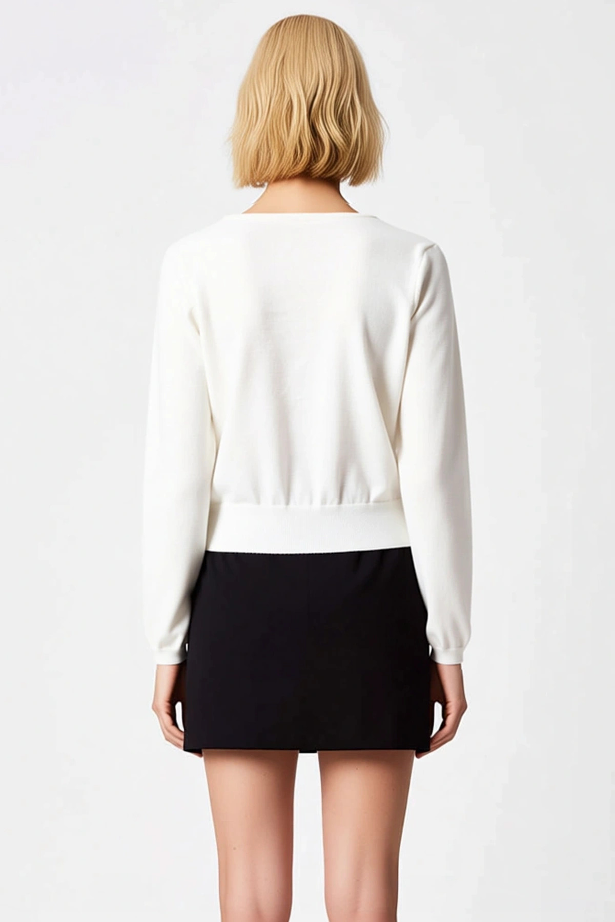 Kadın Crop Dantel İşlemeli V Yaka İnce Dokulu Uzun Kollu Fitted Triko Hırka Modern Ve Zarif Stil