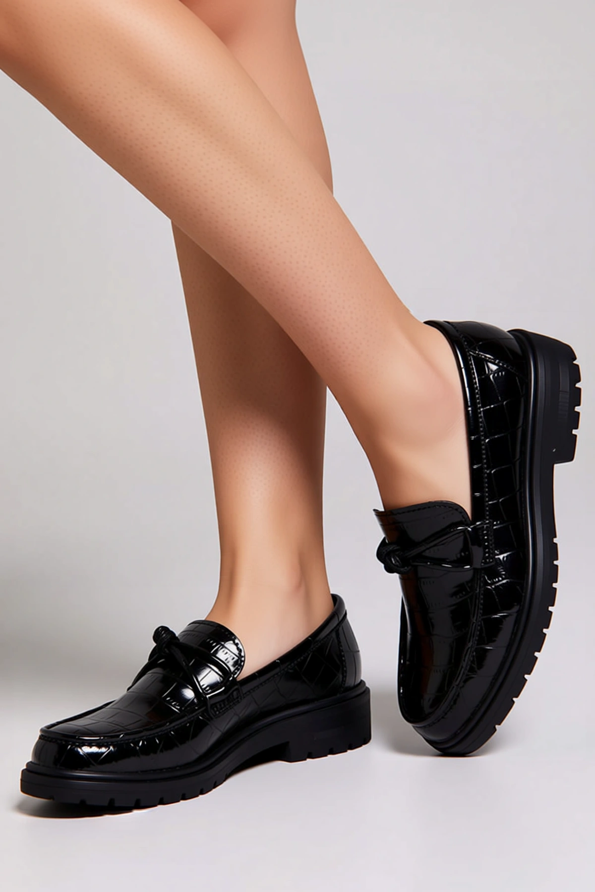 Kadın Tıknaz Topuklu Loafer Ayakkabı Crocodile Desen Fiyonklu Detaylı Bağcıksız Rahat Günlük Modern