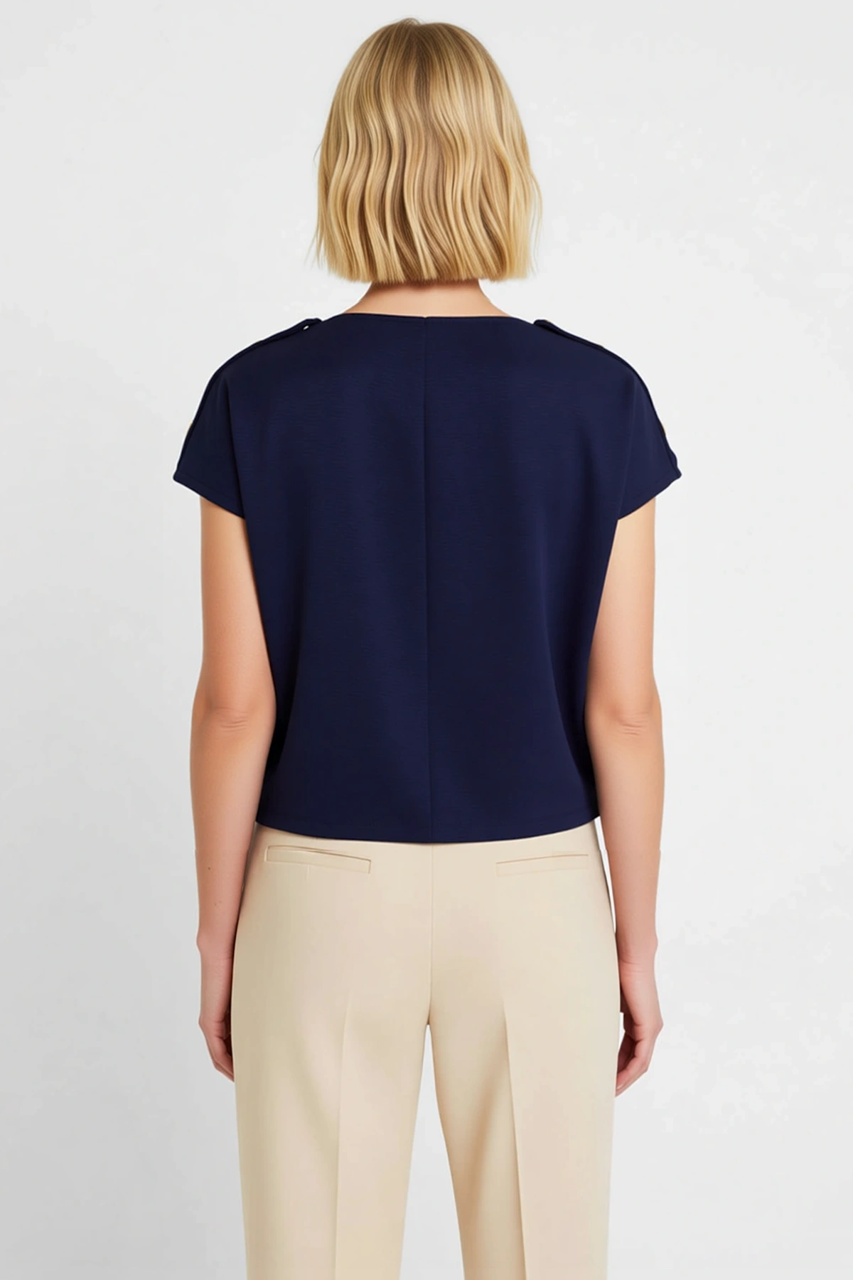 Kadın Bluz Crop Regular Kalıp Dik Yaka Yarasa Kol Soft Touch Örme Kumaş Aksesuar Detaylı Kısa Boy