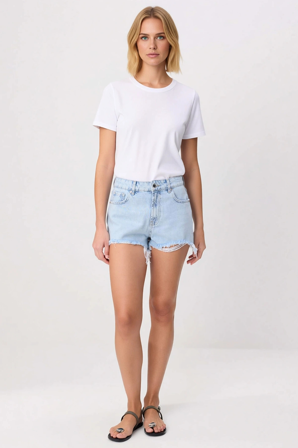 Kadın Şort Yüksek Bel Slim Kalıp Yırtık Detaylı Ekstra Kısa Mini Boy Denim Rigid Dokuma