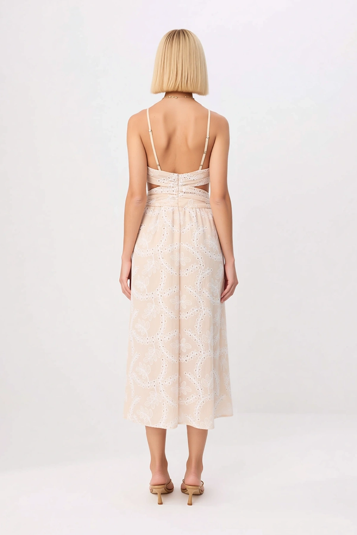 Kadın Askılı V Yaka Brode İşlemeli Maxi Slip Elbise %100 Pamuk Dokuma Astarlı Günlük Rahat Modern