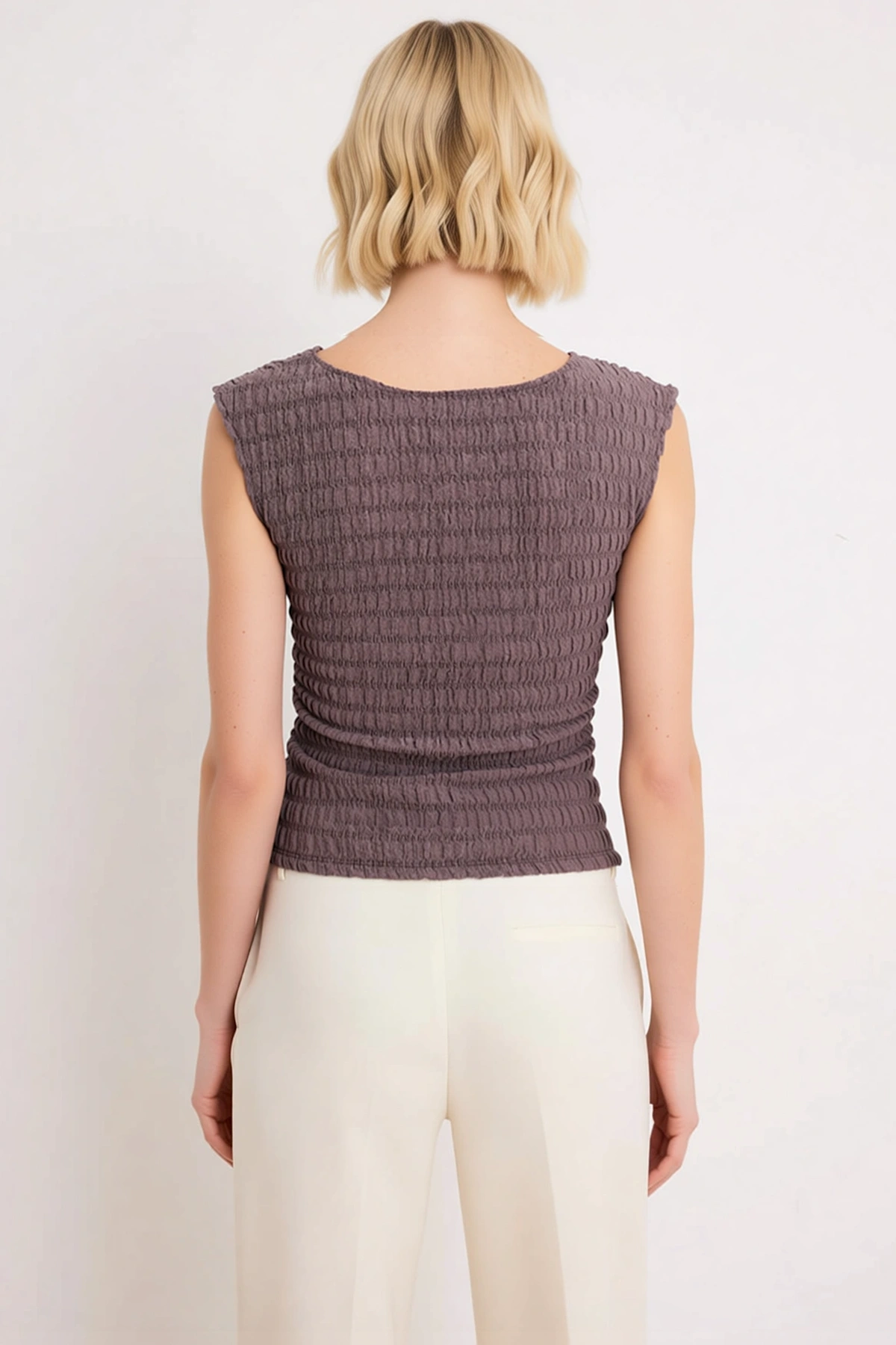 Kadın Bluz Fitted Düz Desen Kayık Yaka Kolsuz Büzgülü Drape Detaylı Gofre Dokulu Örme Crop