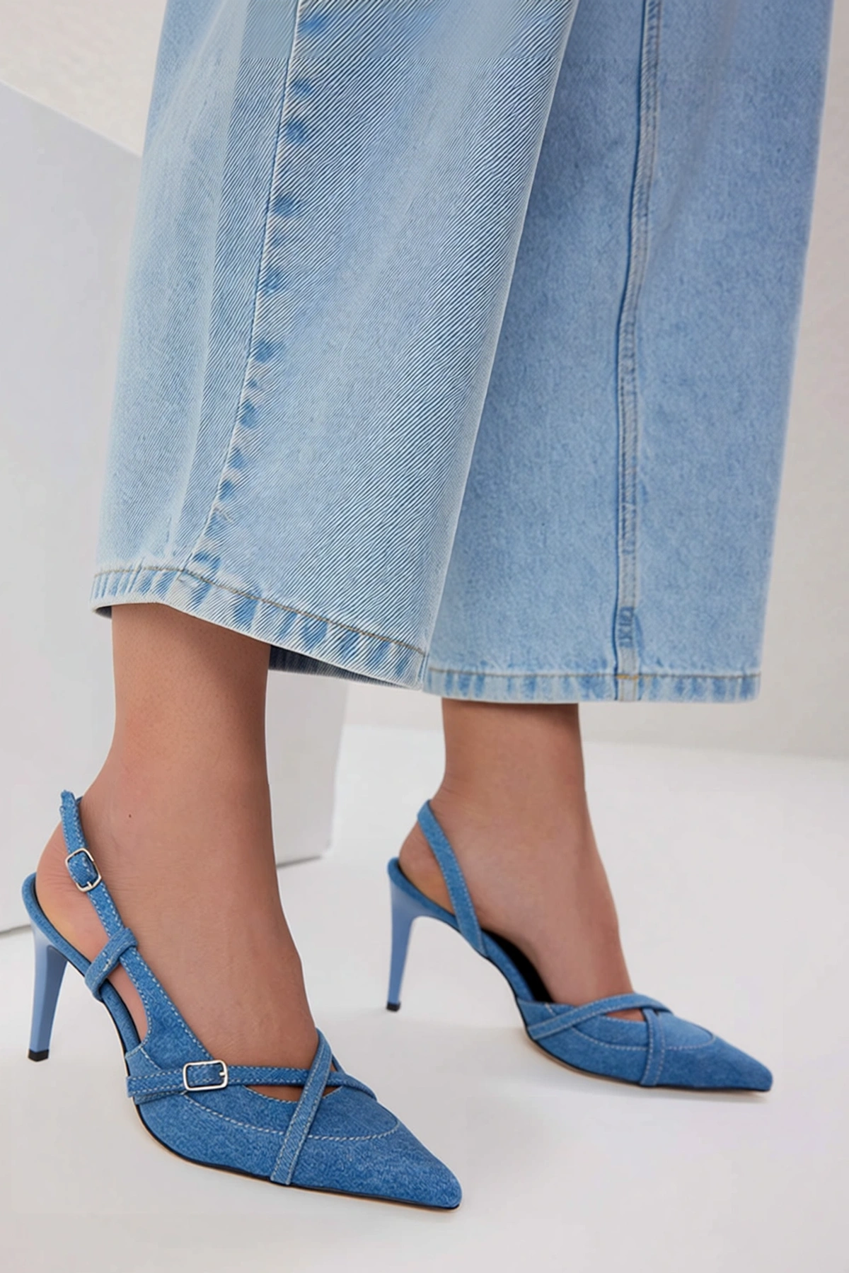 Kadın Sivri Burun Denim Slingback Topuklu Ayakkabı İnce Topuk Tokalı Detaylı Günlük Rahat Modern