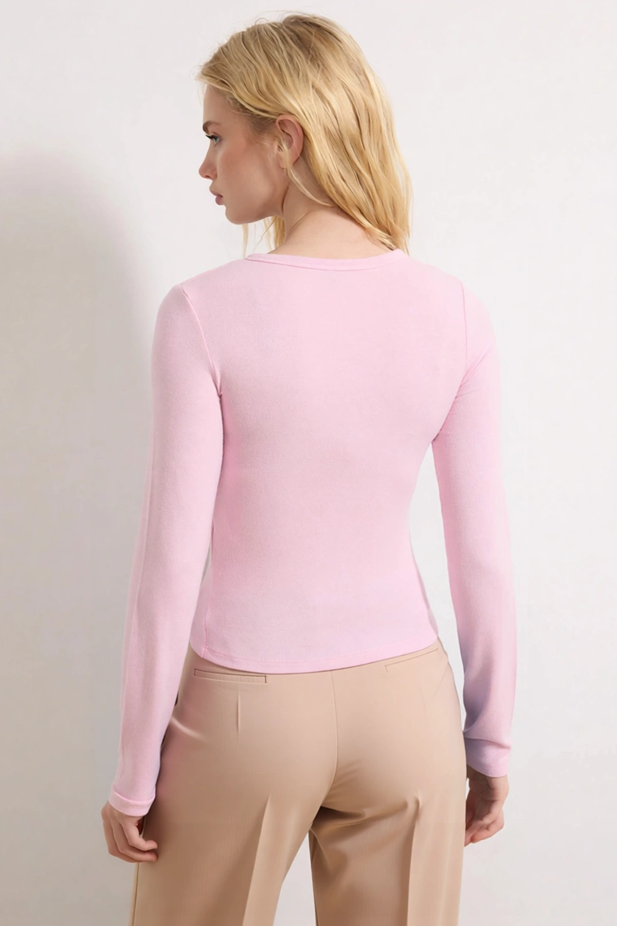 Kadın Bluz Bisiklet Yaka Uzun Kol Fitted Kalıp Örme Kumaş Çıtçıt Detaylı Crop Kesim Düz Desenli