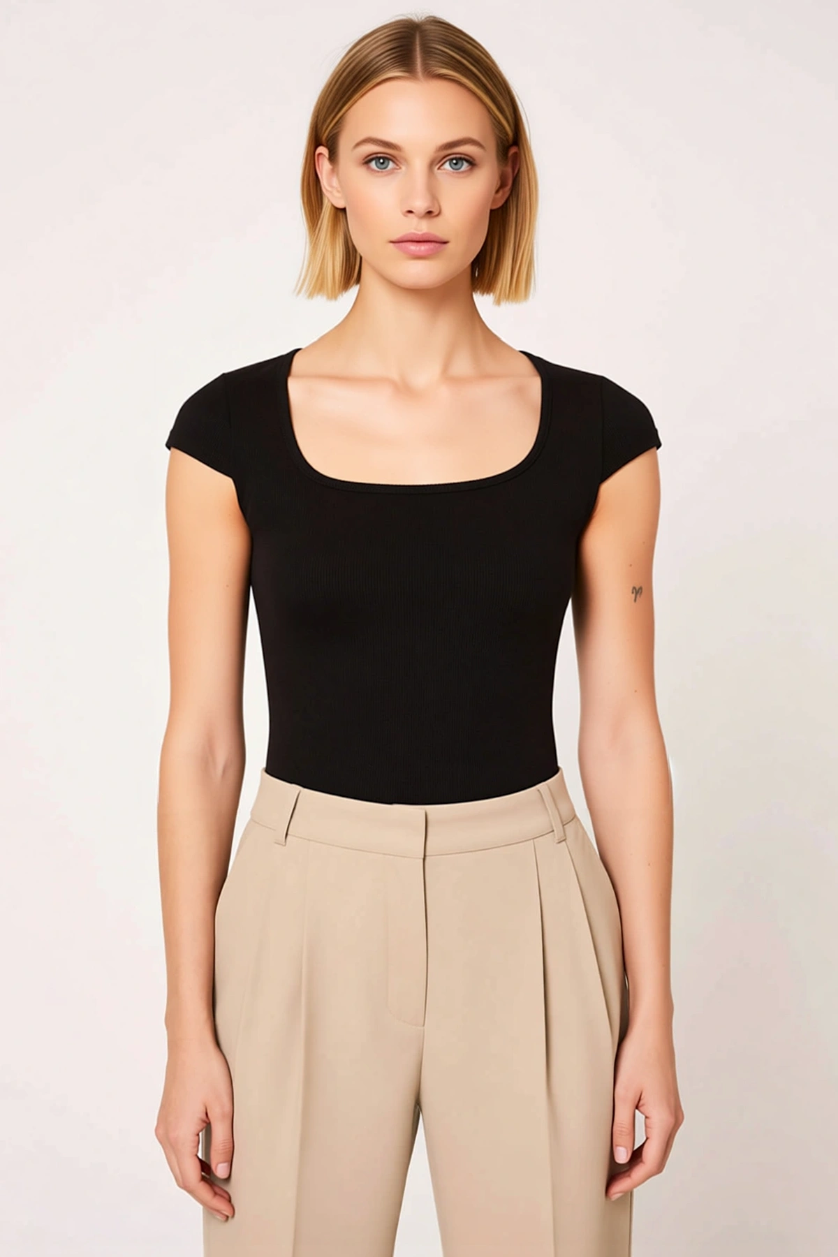 Kadın Bluz Crop Kare Yaka Kısa Standart Kol Fitted Örme Kaşkorse Düz Desen Esnek Kumaş Yapılı Kesim
