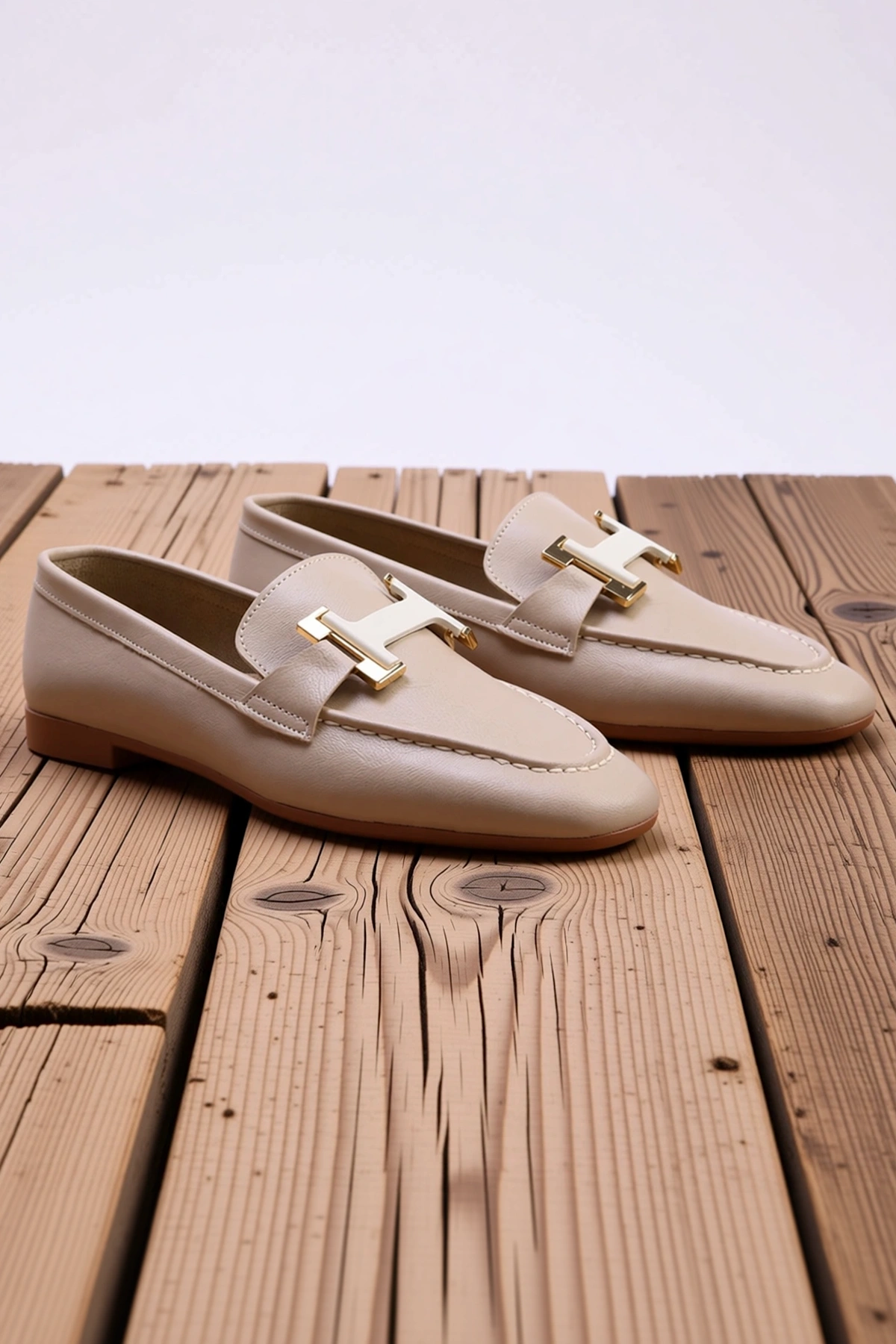 Kadın Loafer Ayakkabı Metal Toka Detaylı Düz Topuk Badem Burun Suni Deri Rahat Günlük Modern Şık