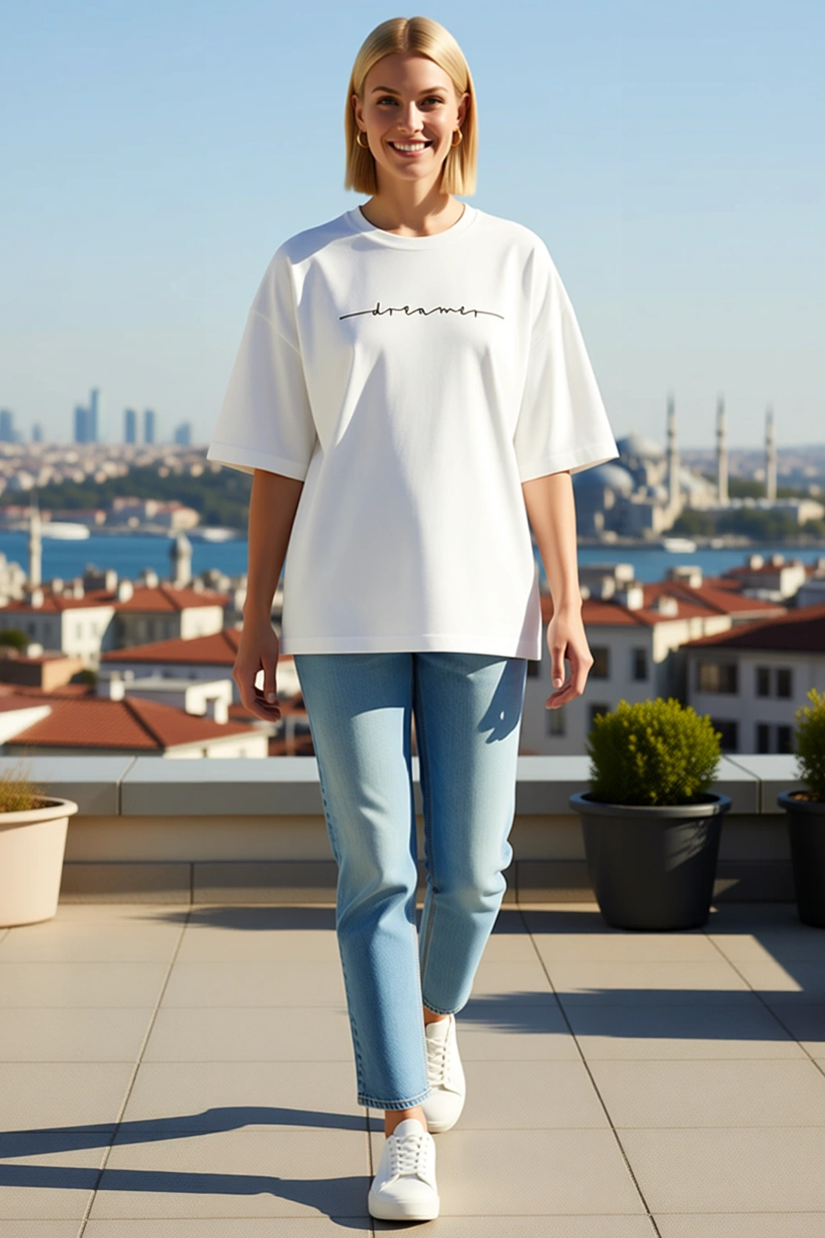 Kadın Bisiklet Yaka Oversize Kısa Kollu Göğüs Ortası İnce Yazı Baskılı Düşük Omuz Rahat Kesim Tişört