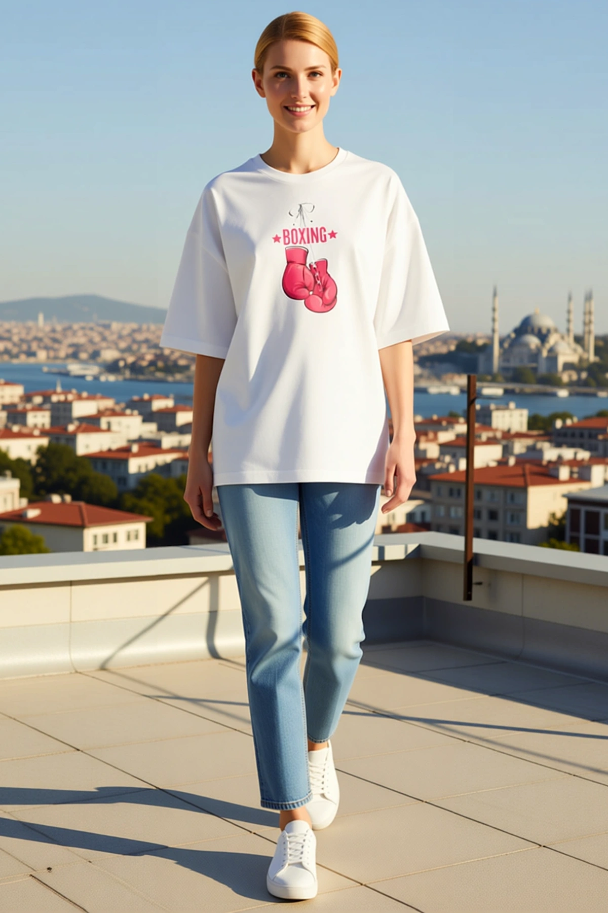 Kadın Oversize Kalıp Bisiklet Yaka Boks Temalı Eldiven Desenli Kısa Kollu Salaş Konforlu Tişört