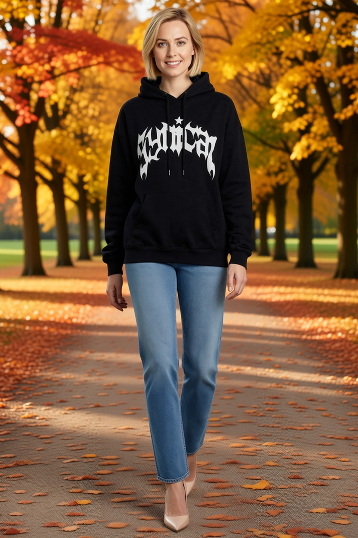 Kadın Üç İplik Kapşonlu Baskılı Oversize Sweatshirt Geniş Kanguru Cep Gotik Harfli Düşük Omuz Bol