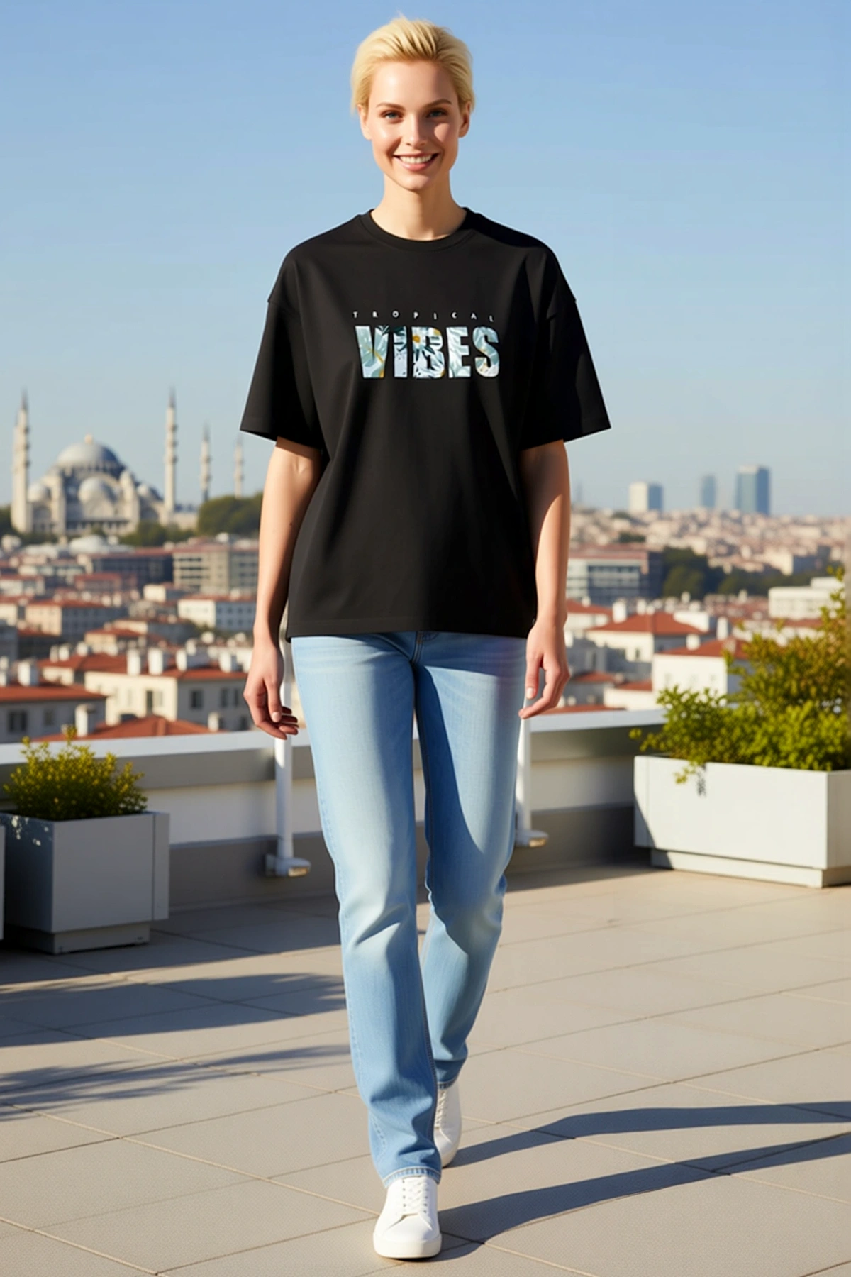 Kadın Bisiklet Yaka Düşük Omuzlu Yarım Kollu Tropikal Yaprak Desenli Yazı Baskılı Oversize Tişört