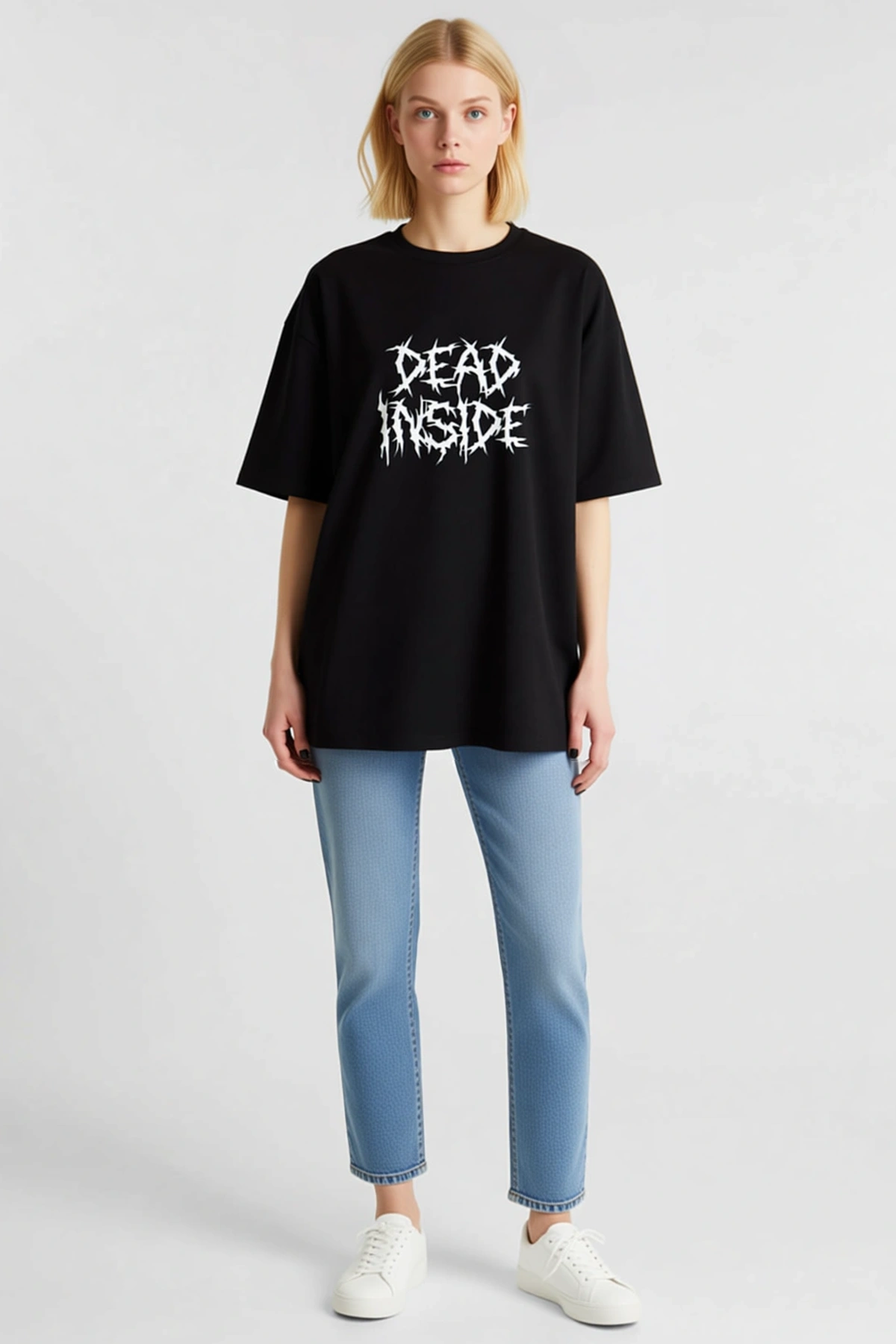 Kadın Oversize Bisiklet Yaka Gotik Yazı Baskılı Sivri Harfli Alternatif Stil Düşük Omuzlu Tişört