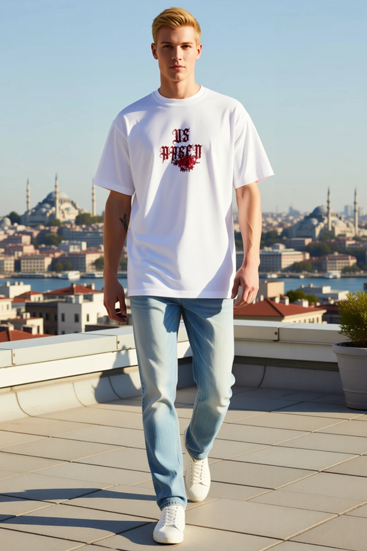 Erkek Gül Desenli Gotik Yazı Baskılı Bisiklet Yaka Kısa Kollu Tişört Regular Kalıp Günlük Modern