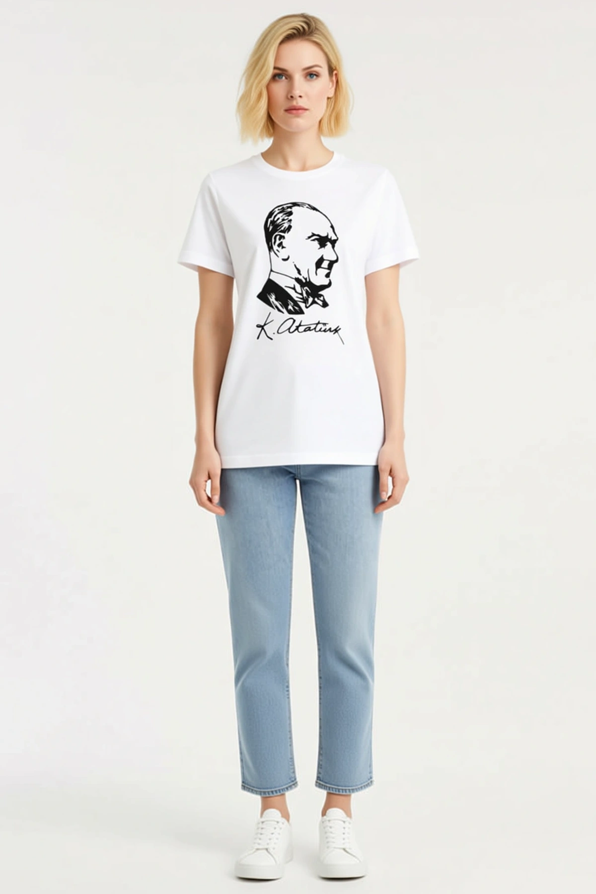 Kadın Atatürk İmzalı Portre Baskılı Kısa Kollu Bisiklet Yaka Tişört Vücuda Oturan Rahat Günlük Kalıp