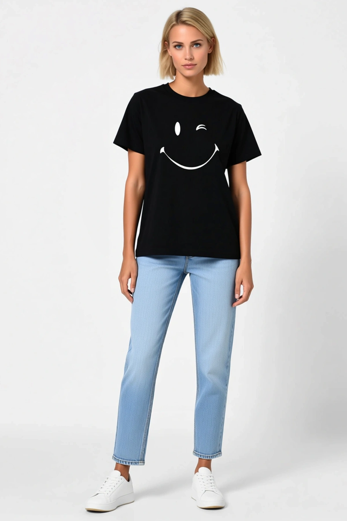 Kadın Minimal Gülümseyen Emoji Yüz Baskılı Yuvarlak Yakalı Kısa Kol Rahat Kalıp Yazlık Günlük Tişört