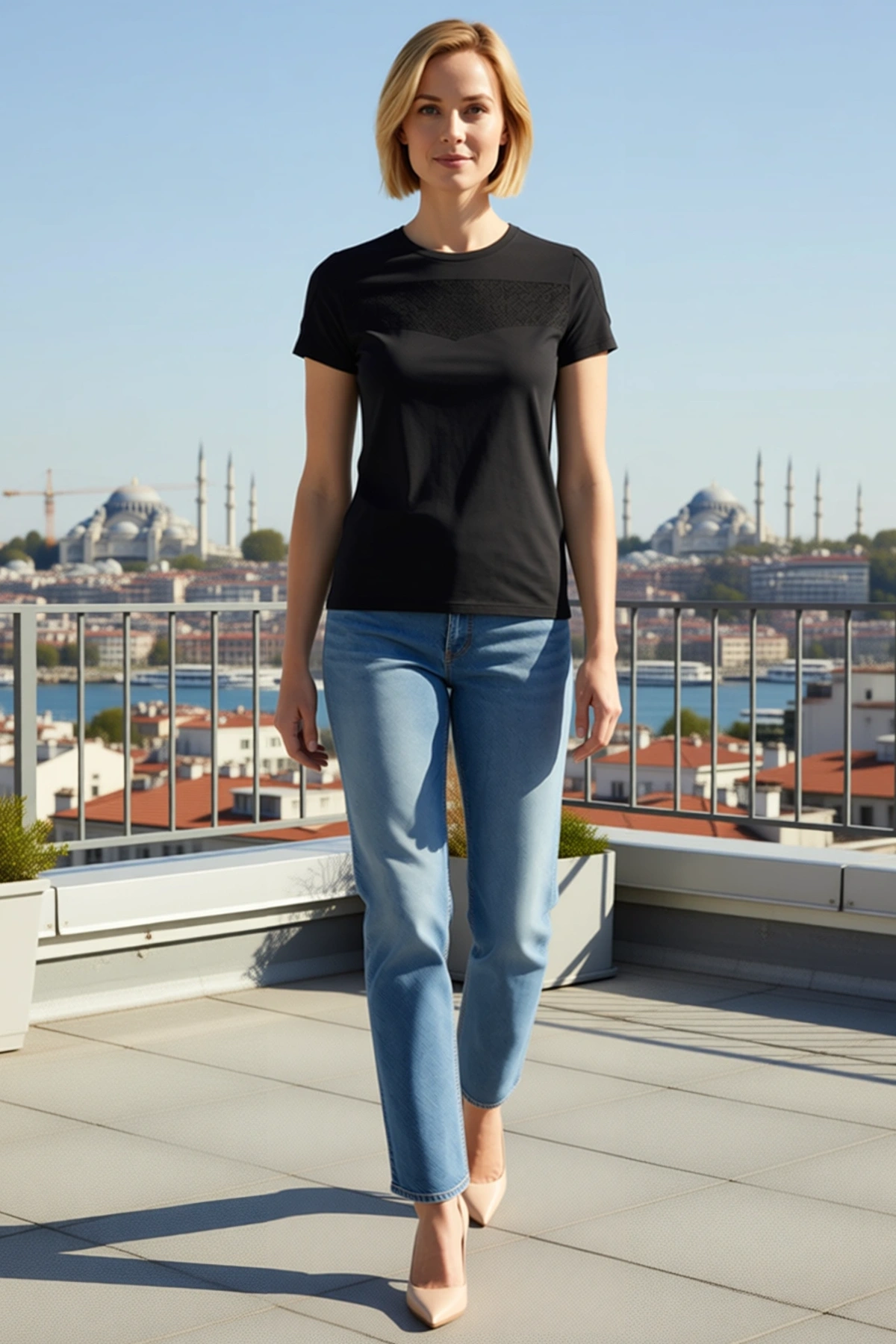Kadın Slim Fit Tişört Bisiklet Yaka Kısa Kollu Göğüs Üstü File Detaylı Vücuda Oturan Modern Günlük