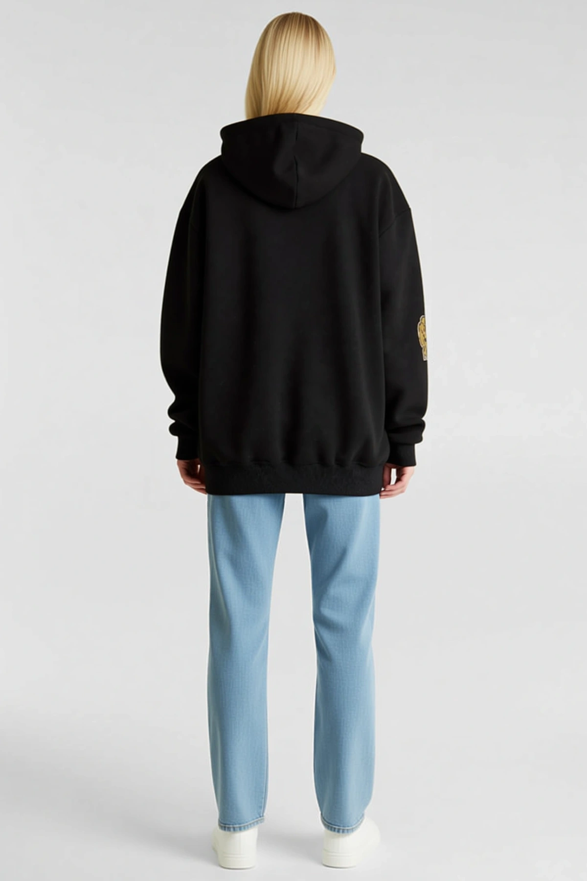 Kadın Kapüşonlu Sweatshirt Kol Yamalı Yazı ve Top Baskılı Ribana Manşetli Kanguru Cepli Bol Kesim