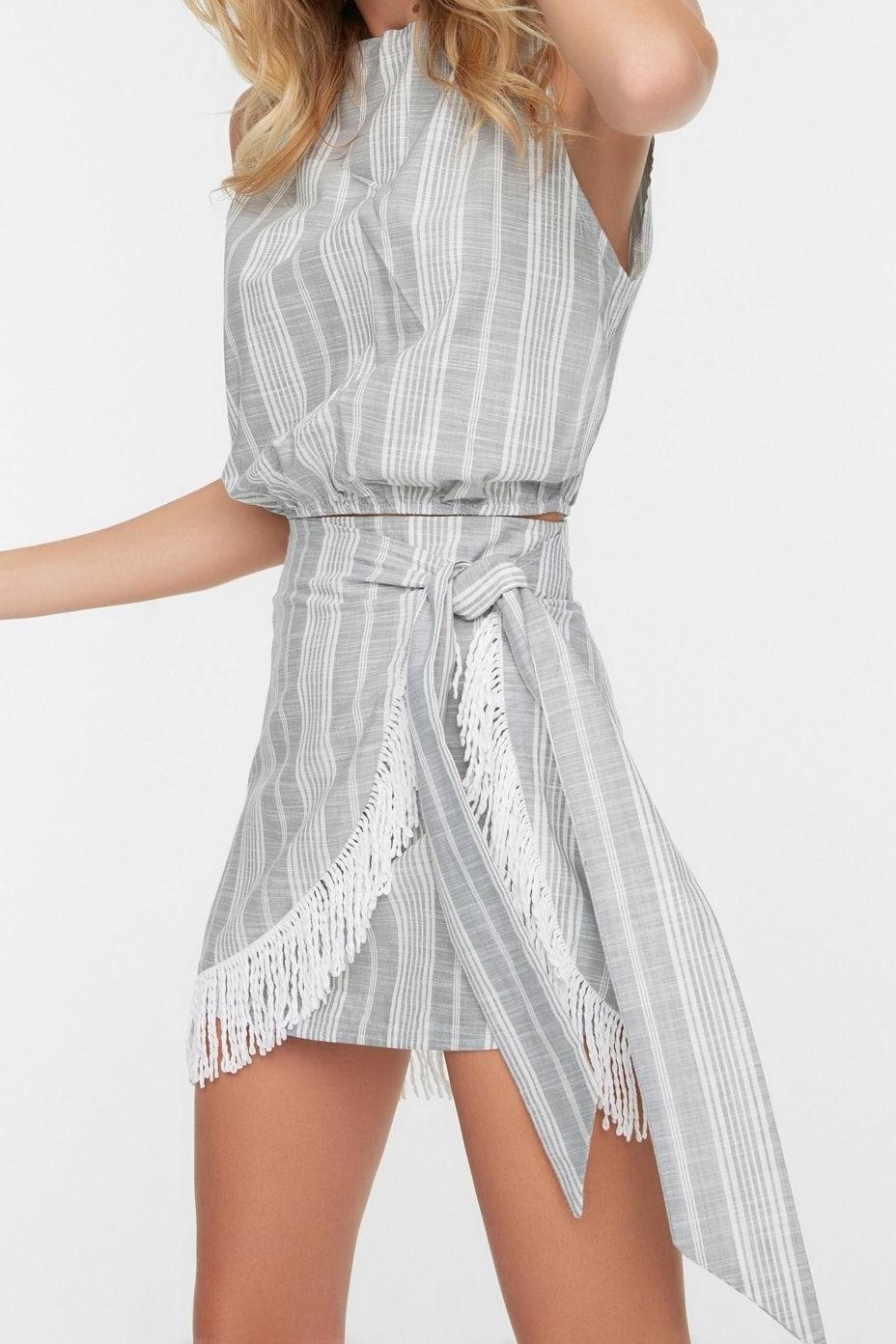 Tarz Kadın Modern Moda Normal Bel Geniş Paça Halter Yaka Çizgili Dokuma Püsküllü Bluz Etek Takım