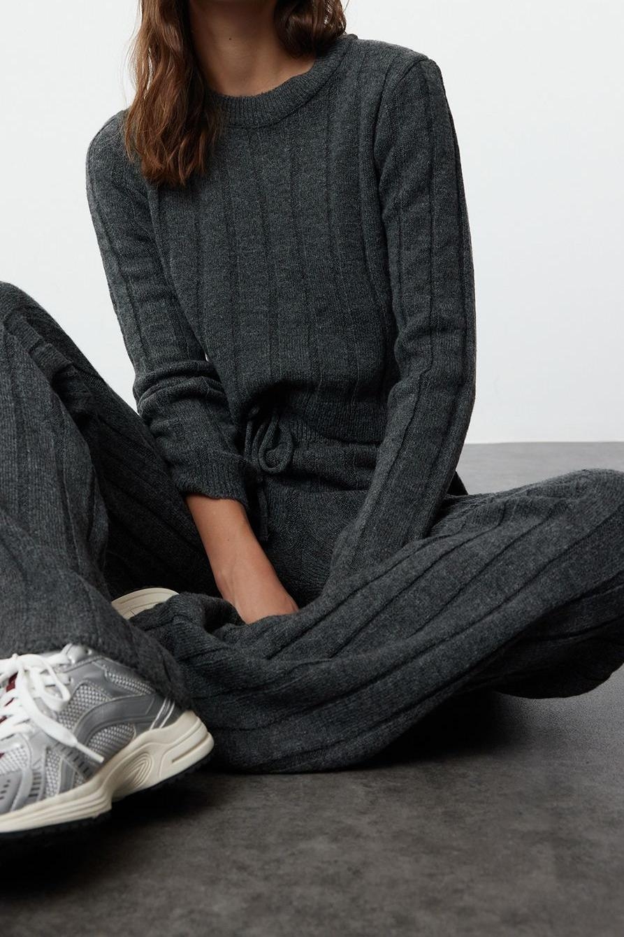 Tarz Kadın Modern Moda Normal Bel Boru Paça Bisiklet Yaka Crop Yumuşak Dokulu Triko Alt-Üst Takım