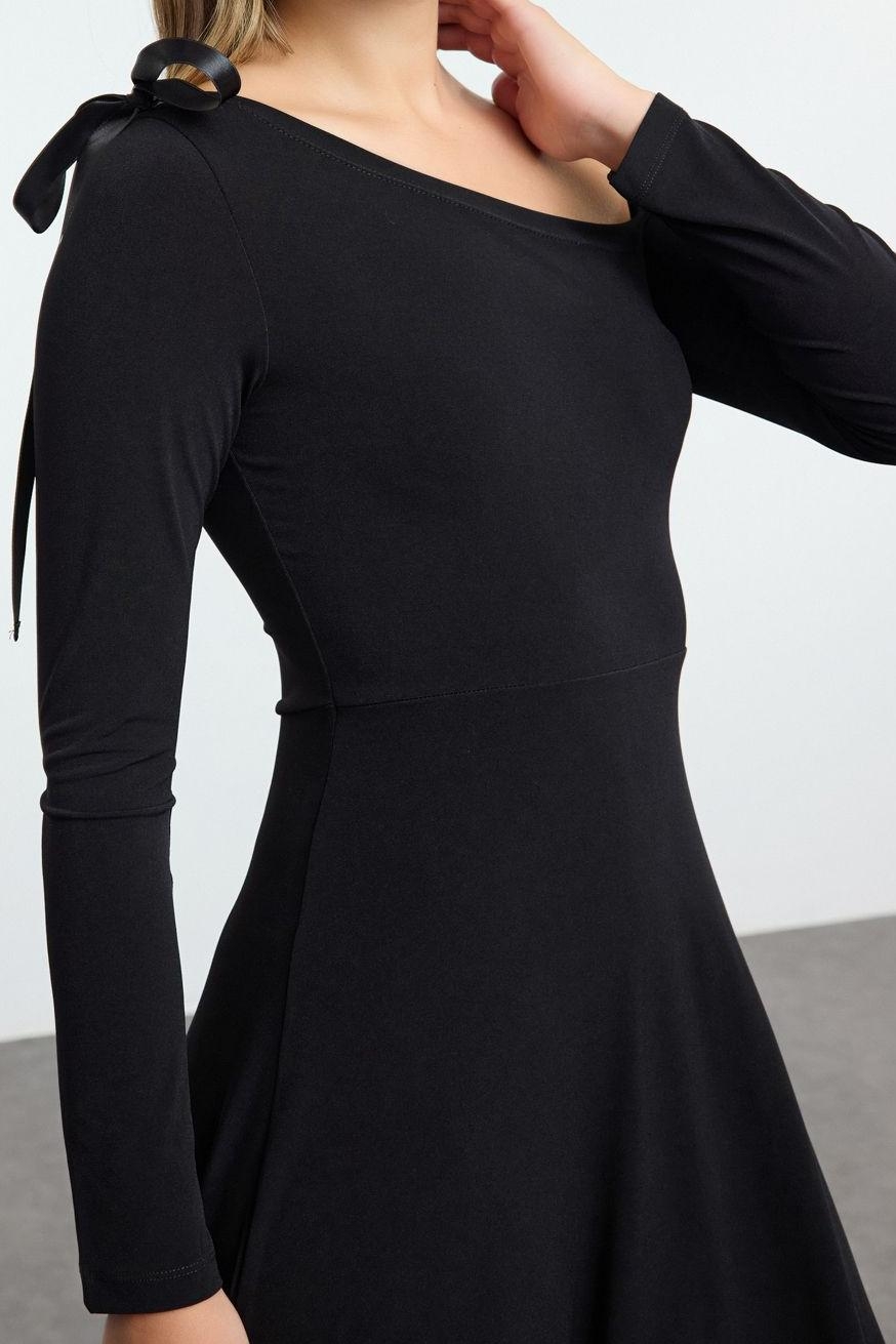 Moda Stil Slim Asimetrik Yaka Midi Boy Fiyonk Detaylı Kuşaklı Skater Örme Elbise