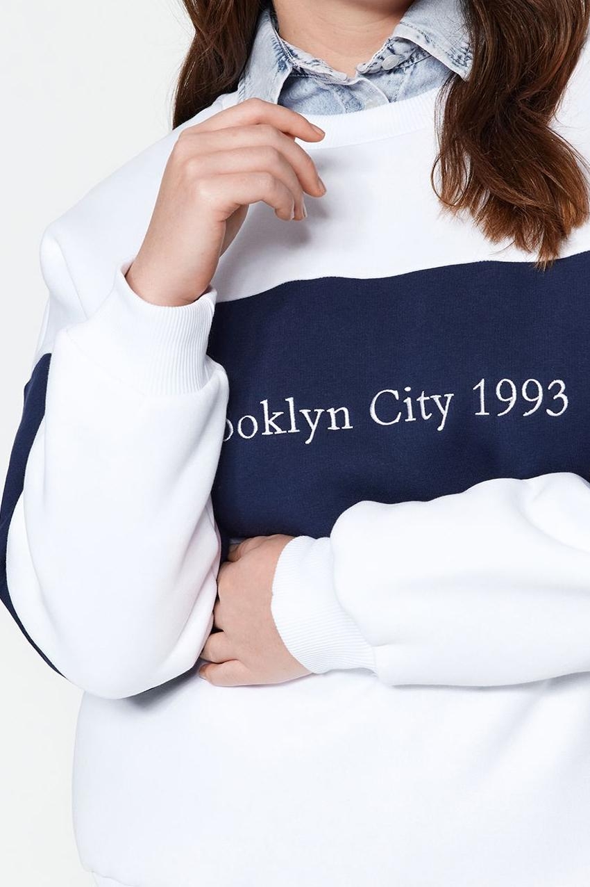 Büyük Beden Oversize Bisiklet Yaka Düşük Kol Kalın İçi Polarlı Nakış Detaylı Örme Sweatshirt