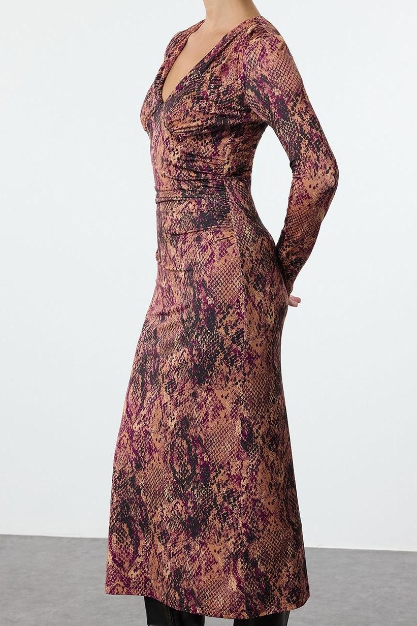 Moda Stil Slim V Yaka Midi Boy Desenli Büzgü Drape Detaylı Vücuda Oturan Örme Elbise