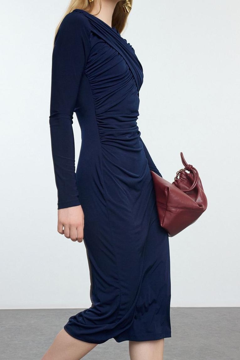 Moda Slim Kruvaze Midi Boy Büzgü Drape Detaylı Fitted Vücuda Oturan Uzun Kollu Esnek Örme Elbise