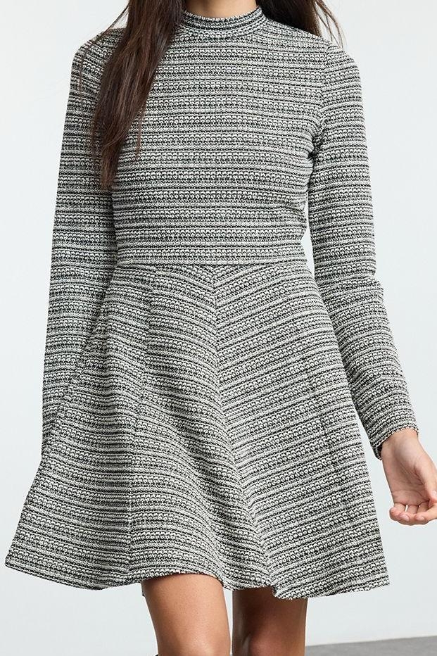 Moda Stil Slim Dik Yaka Mini Boy Tüvit Bisiklet Yaka Skater Belden Açılan Volanlı Örme Elbise