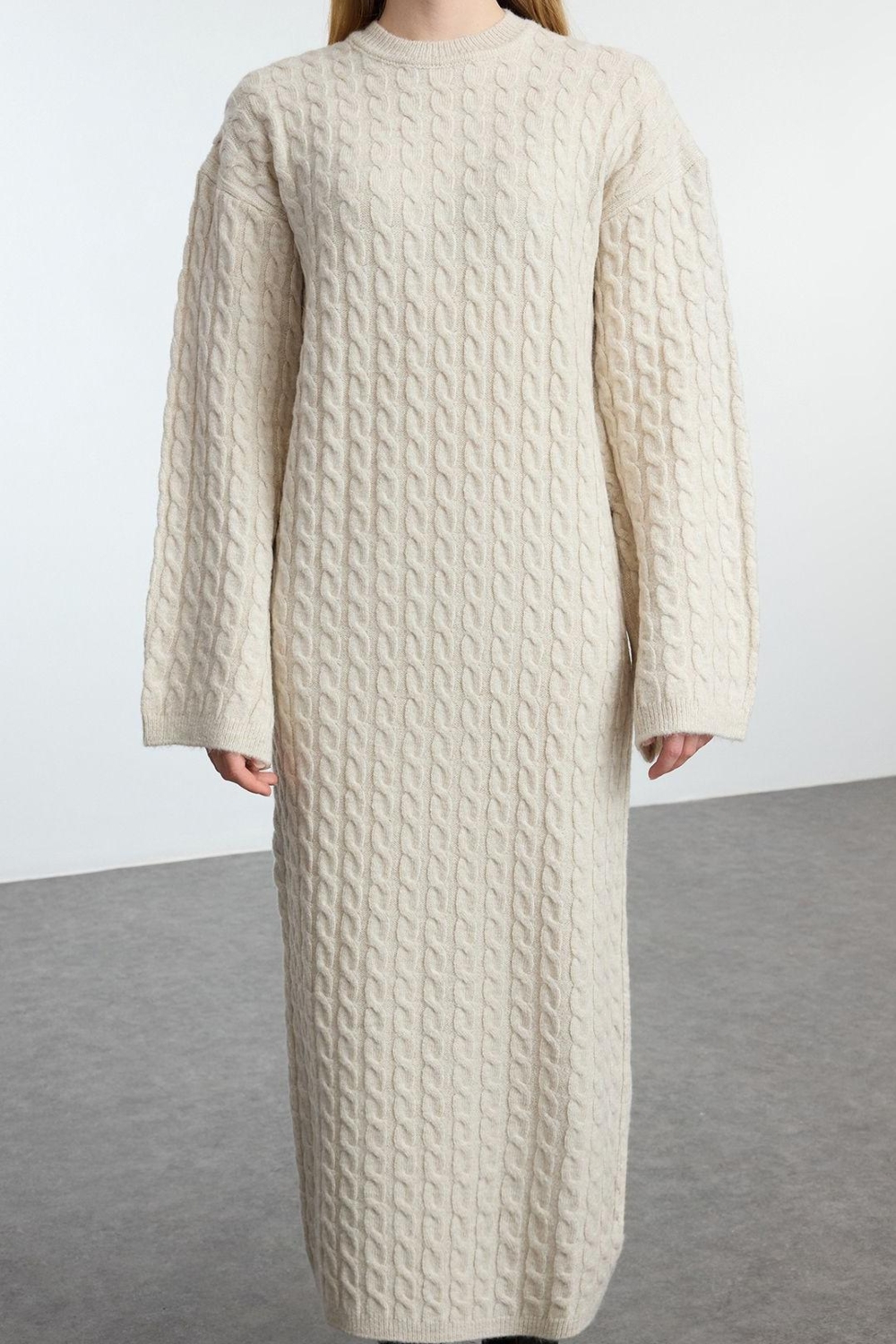 Moda Stil Oversize Bisiklet Yaka Maxi Boy Tesettür Saç Örgülü Triko Elbise