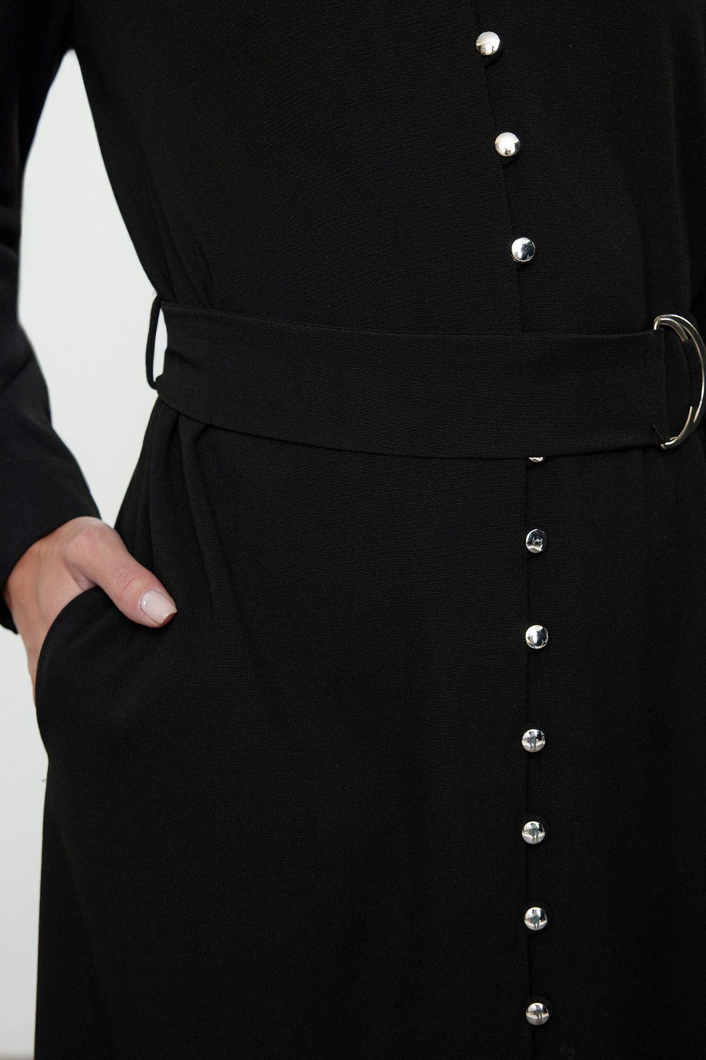 Moda Stil Regular Gömlek Yaka Maxi Boy Kuşaklı Düğme Detaylı Dokuma Elbise