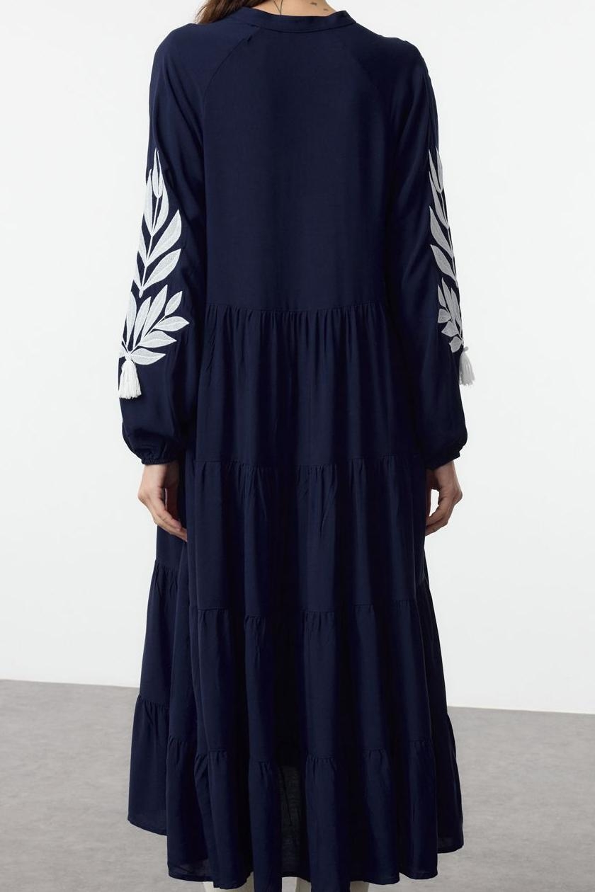 Moda Stil Oversize Dik Yaka Midi Boy Geniş Kesim Nakışlı Dokuma Elbise