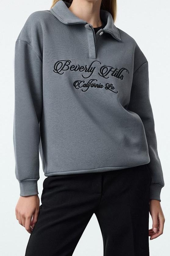 Oversize Gömlek Yaka Düşük Kol Uzun Gömlek Yaka Nakışlı Fit Kalın İçi Polarlı Örme Sweatshirt