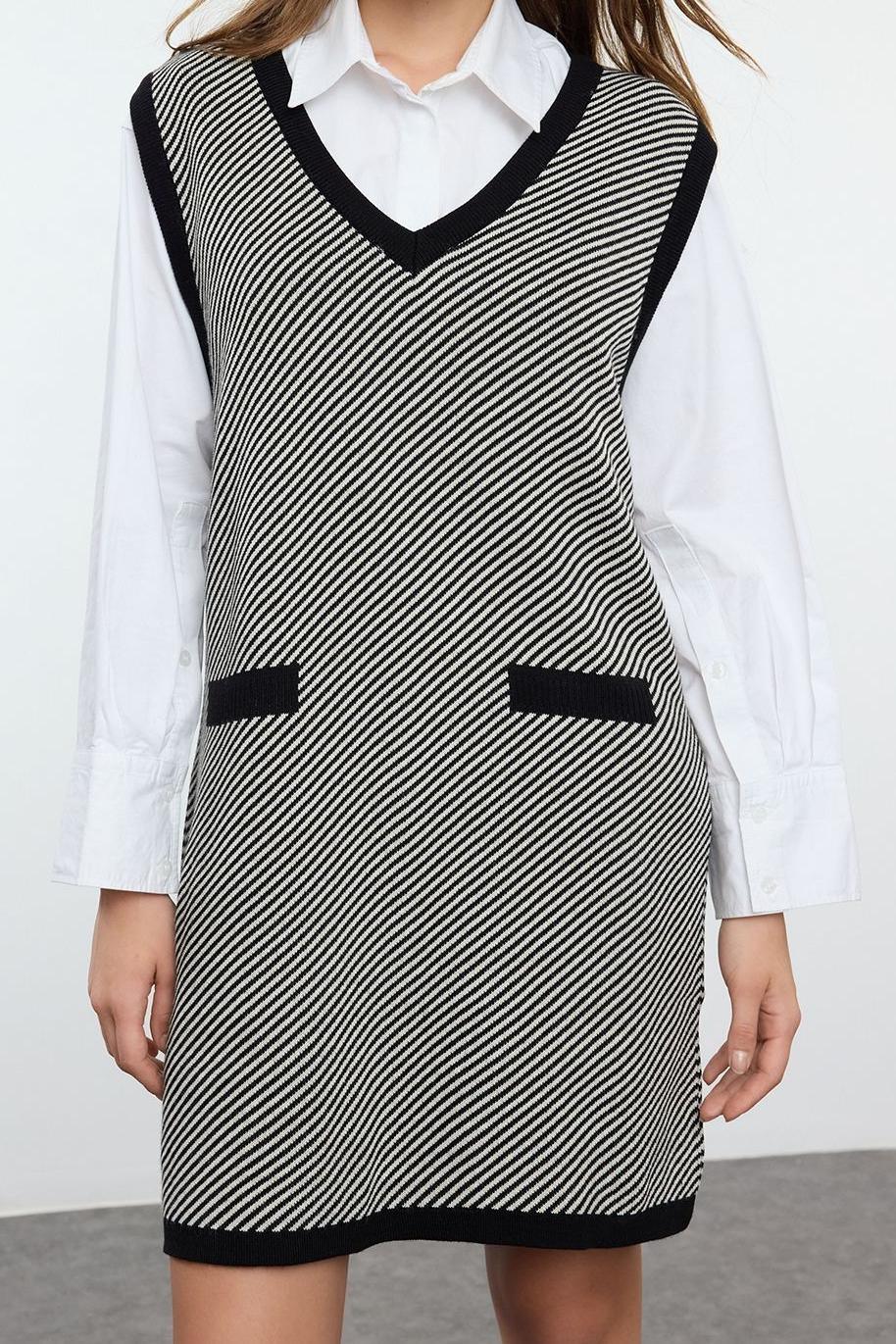 Moda Stil Regular V Yaka Mini Boy Triko Renk Bloklu Elbise