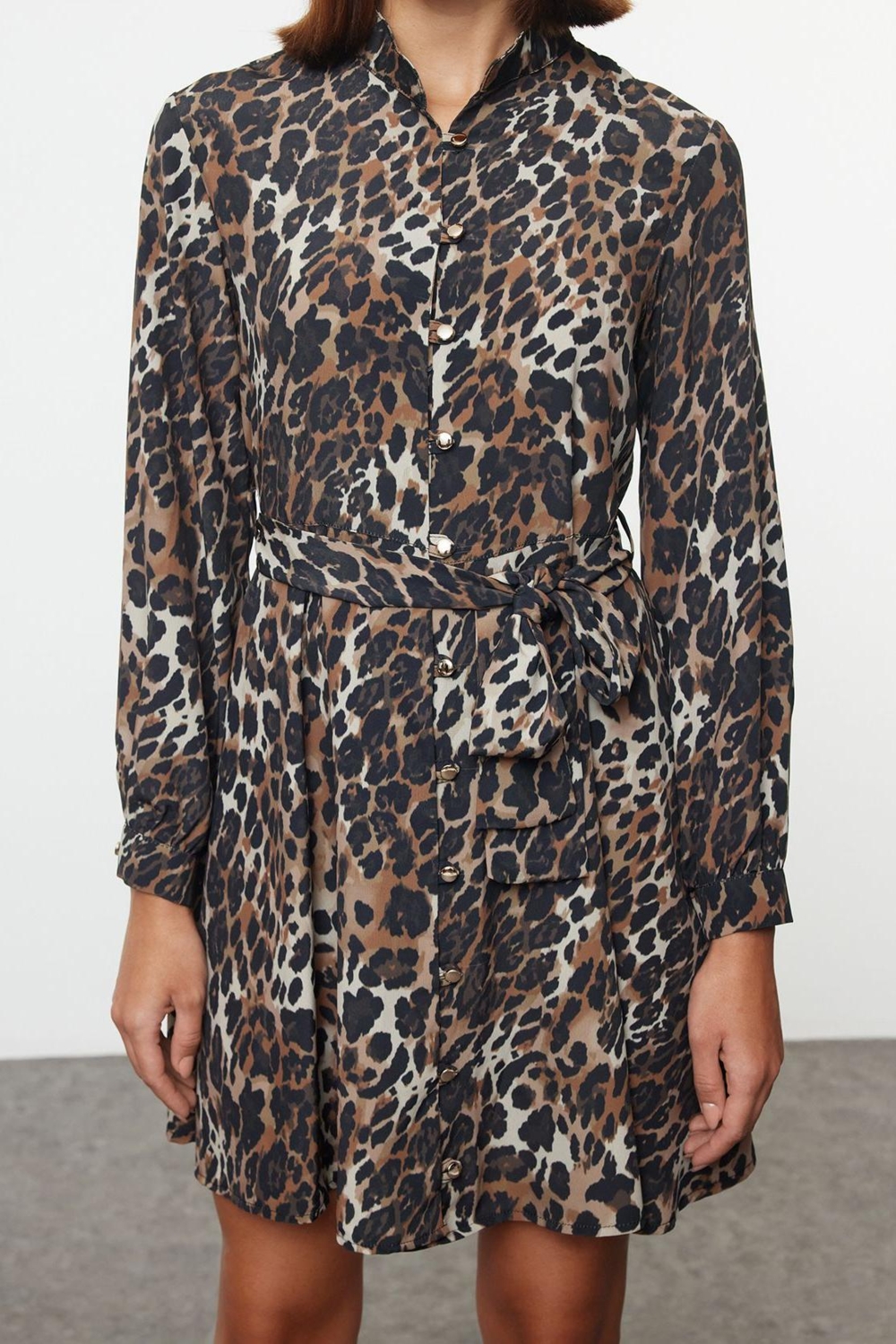 Moda Stil Regular Gömlek Yaka Mini Boy Kuşaklı Leopar Desen Astarlı Dokuma Gömlek Elbise